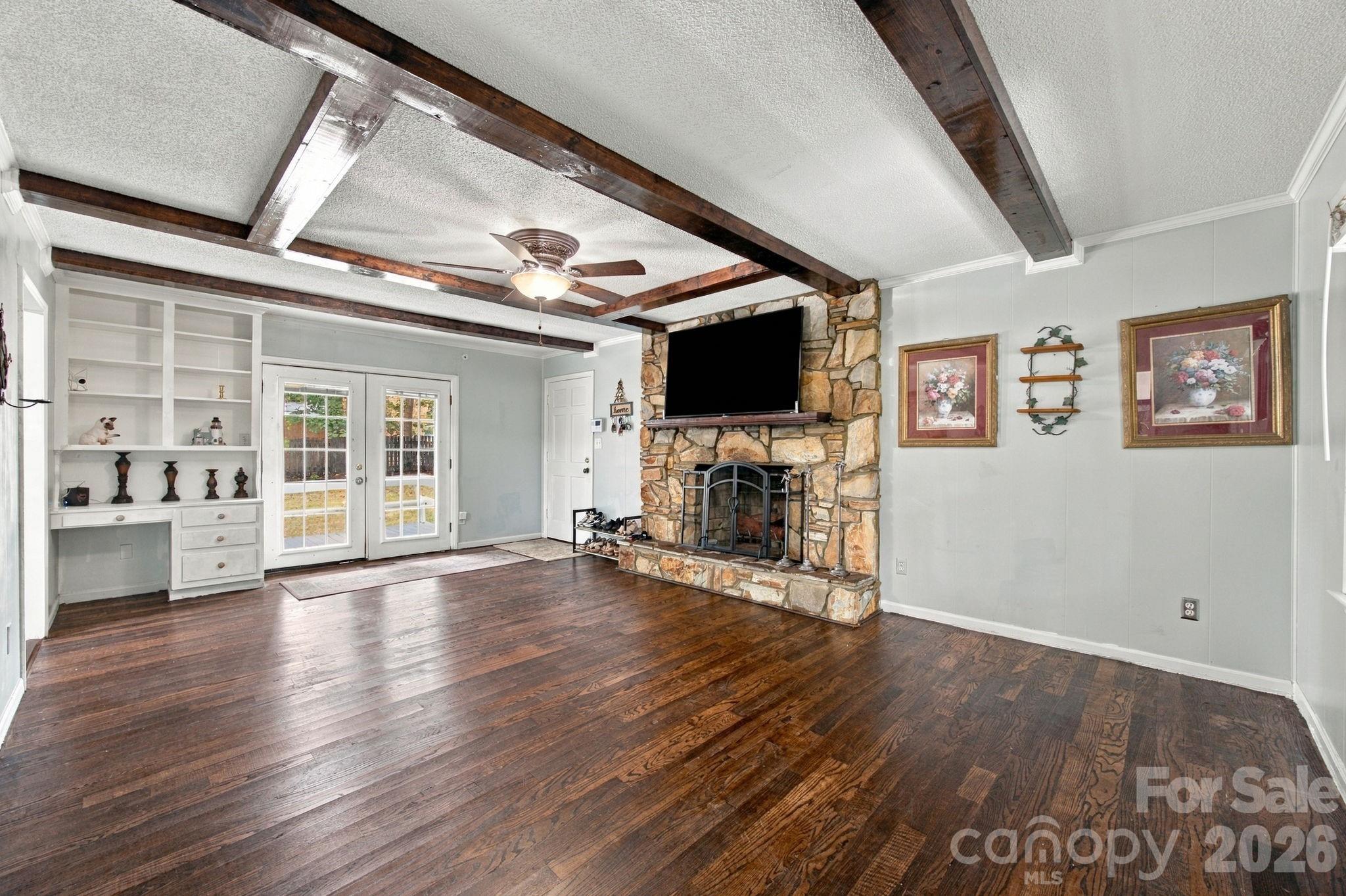 Single Family Residence at 709 Woodside Drive, Kings Mountain, photo 8 of 43