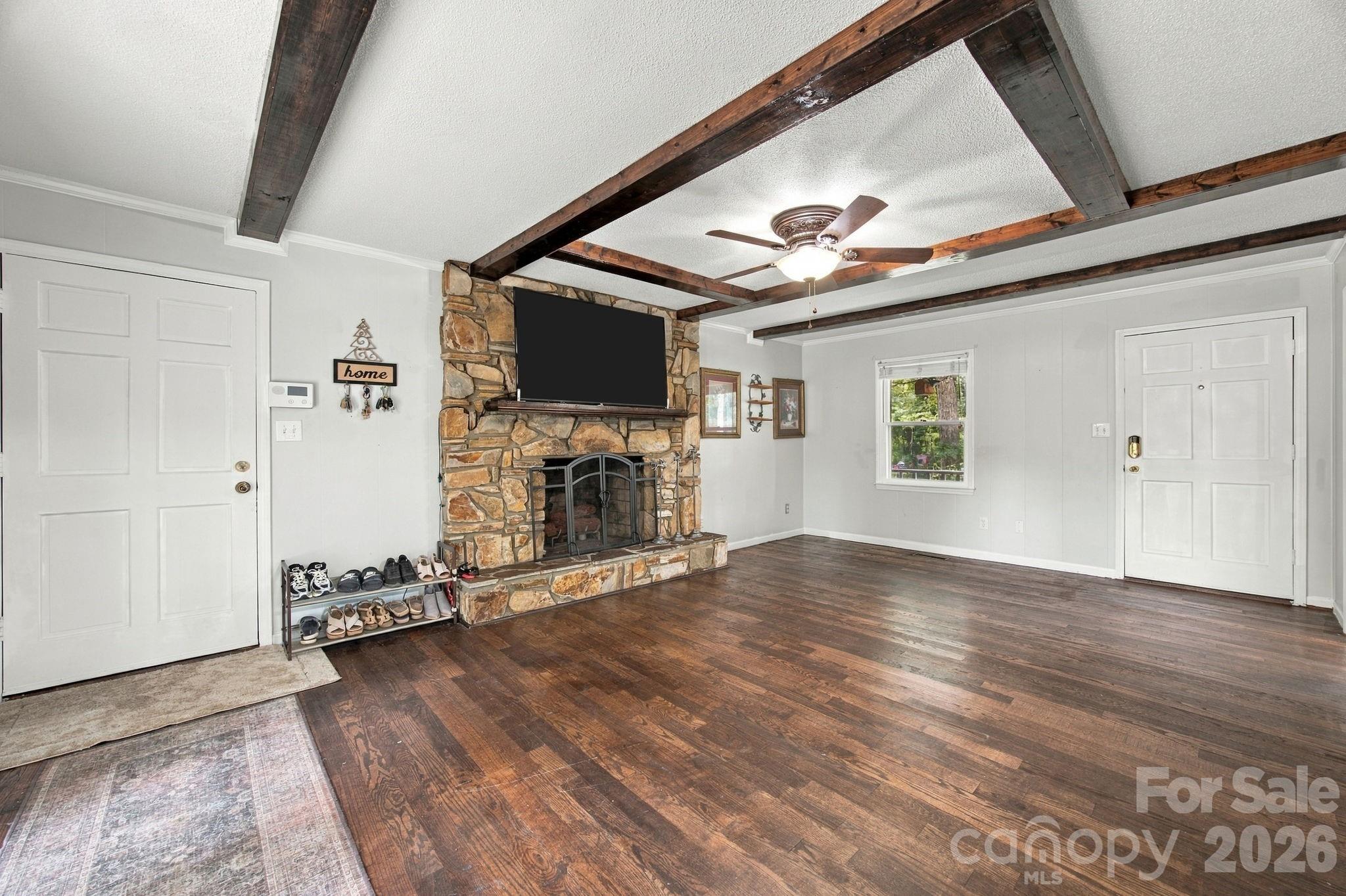 Single Family Residence at 709 Woodside Drive, Kings Mountain, photo 9 of 43