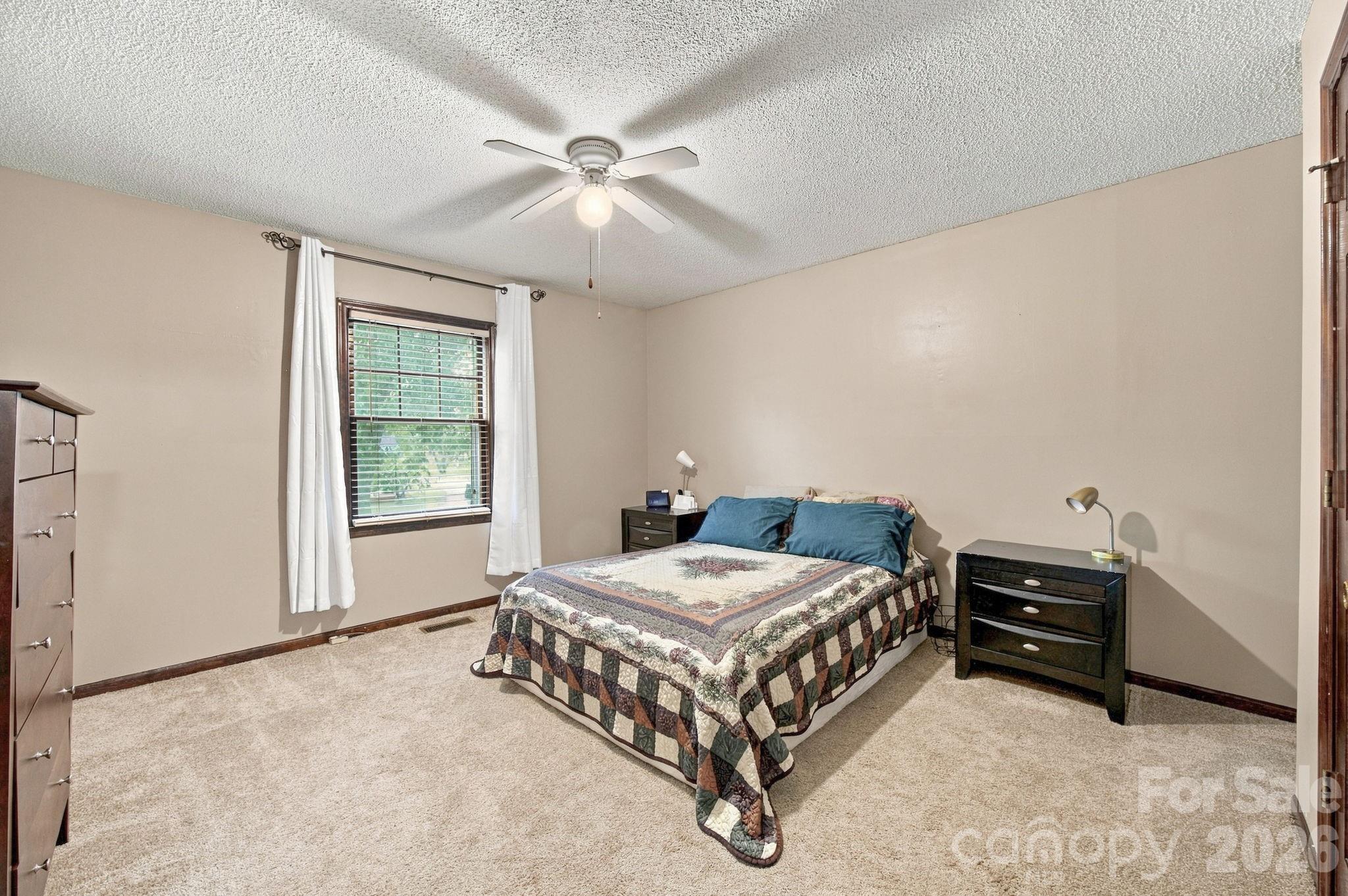 Single Family Residence at 709 Woodside Drive, Kings Mountain, photo 17 of 43