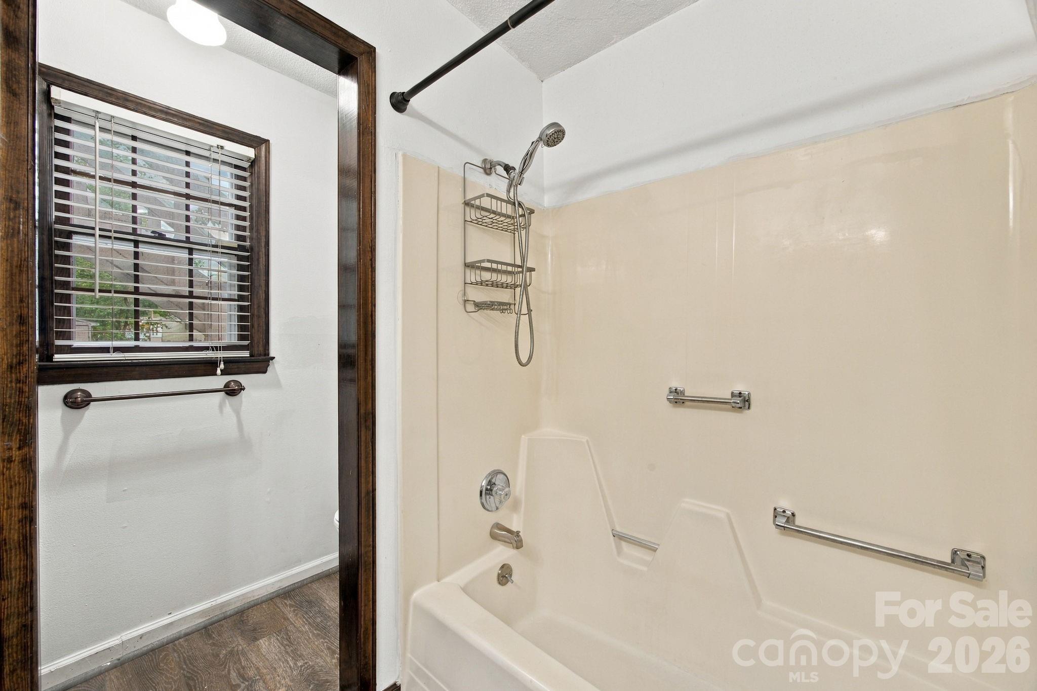 Single Family Residence at 709 Woodside Drive, Kings Mountain, photo 20 of 43