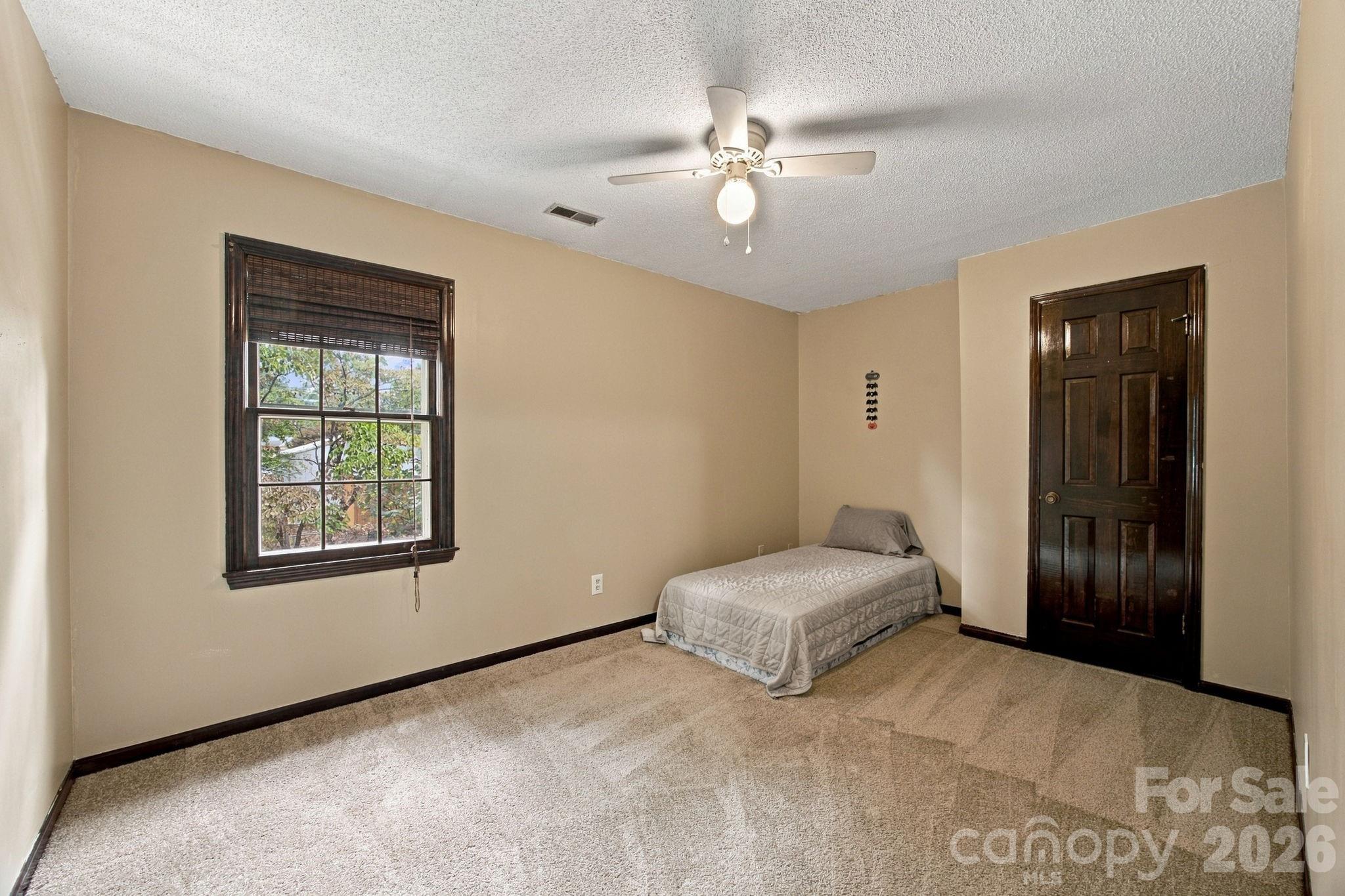 Single Family Residence at 709 Woodside Drive, Kings Mountain, photo 29 of 43