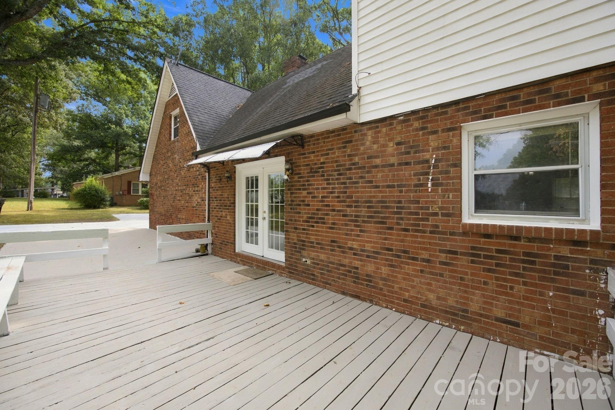 Single Family Residence at 709 Woodside Drive, Kings Mountain, photo 39 of 43