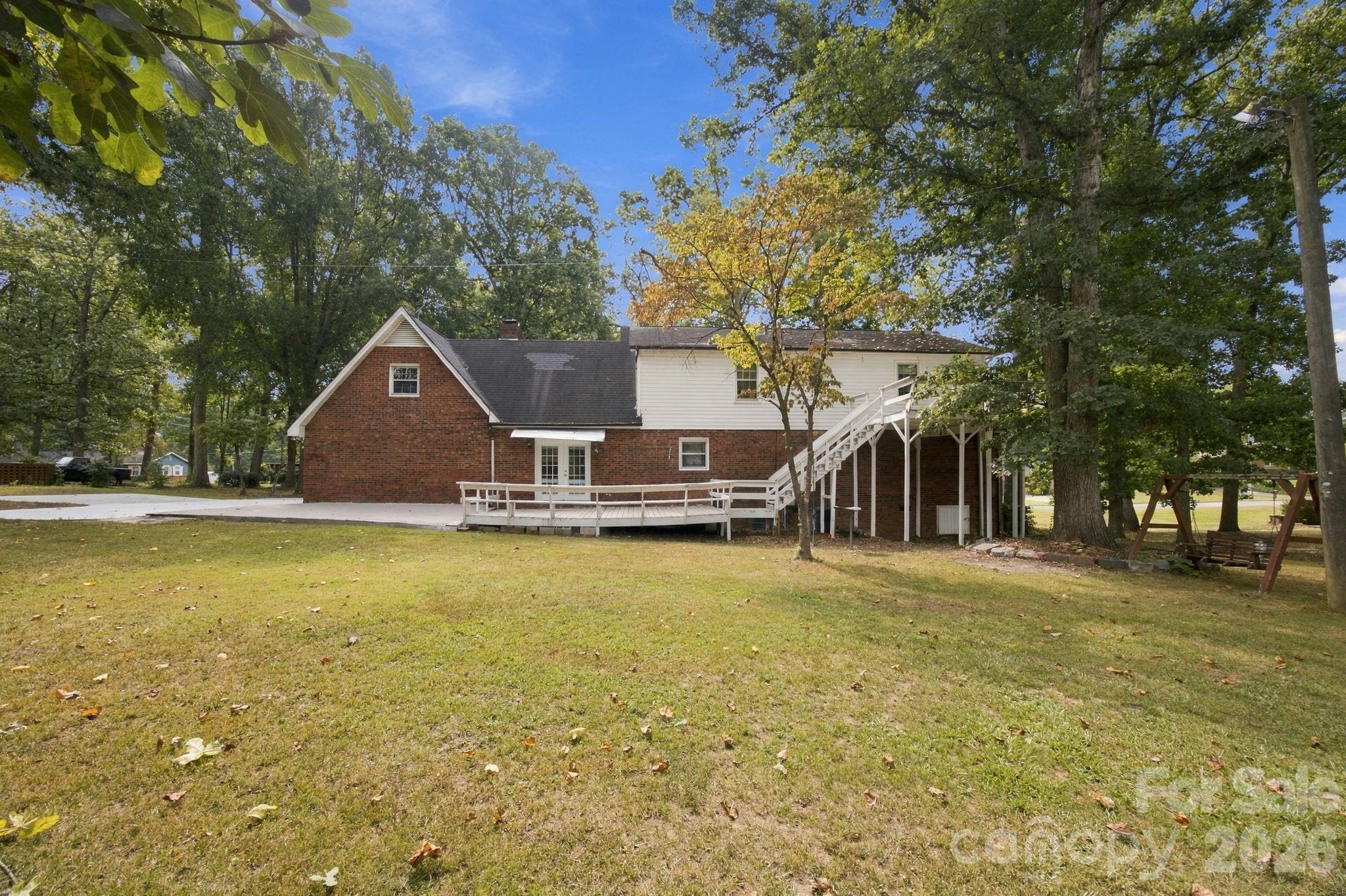 Single Family Residence at 709 Woodside Drive, Kings Mountain, photo 40 of 43