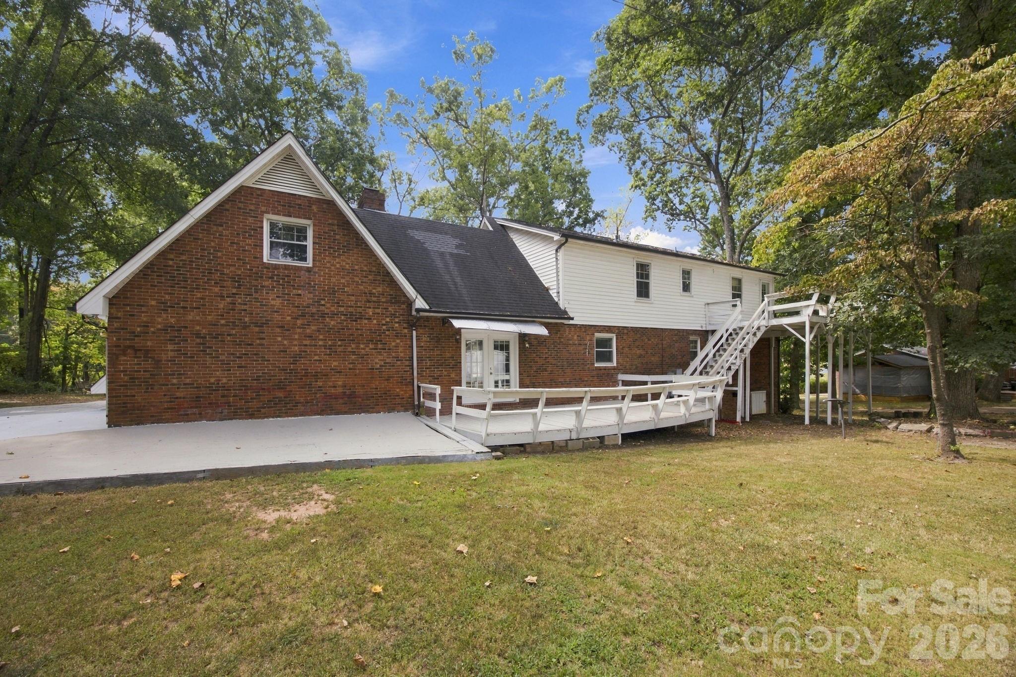 Single Family Residence at 709 Woodside Drive, Kings Mountain, photo 41 of 43