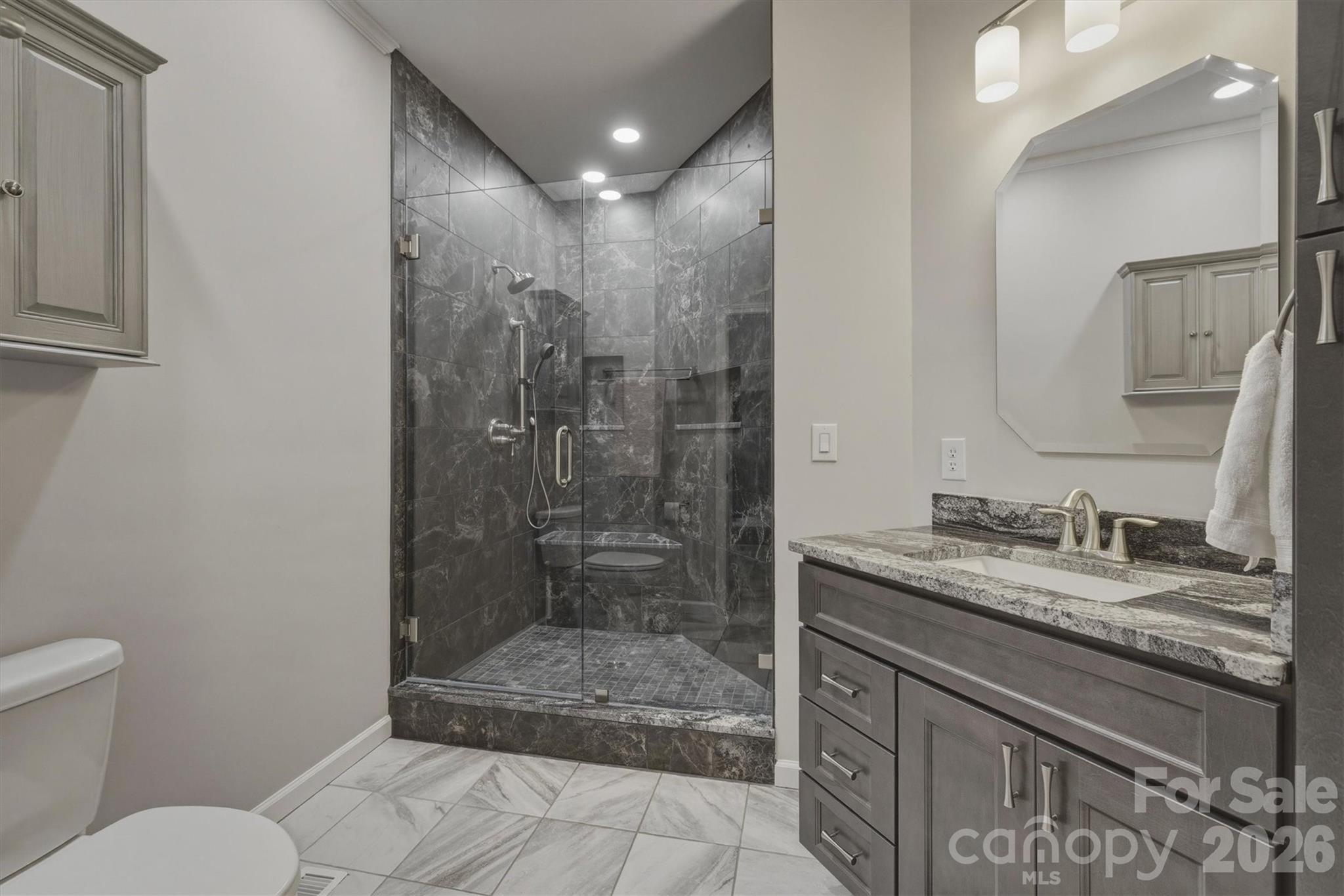 3rd Full Bathroom - 315 Lakeview Trail, Nebo