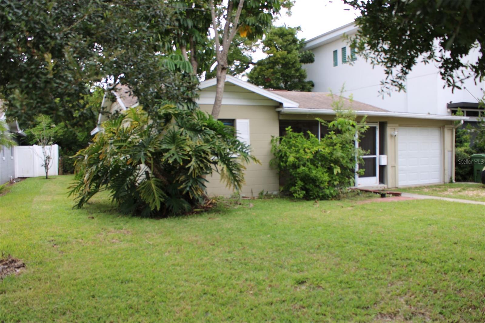 Single Family Residence at 316 COMO ST, TAMPA, photo 2 of 15