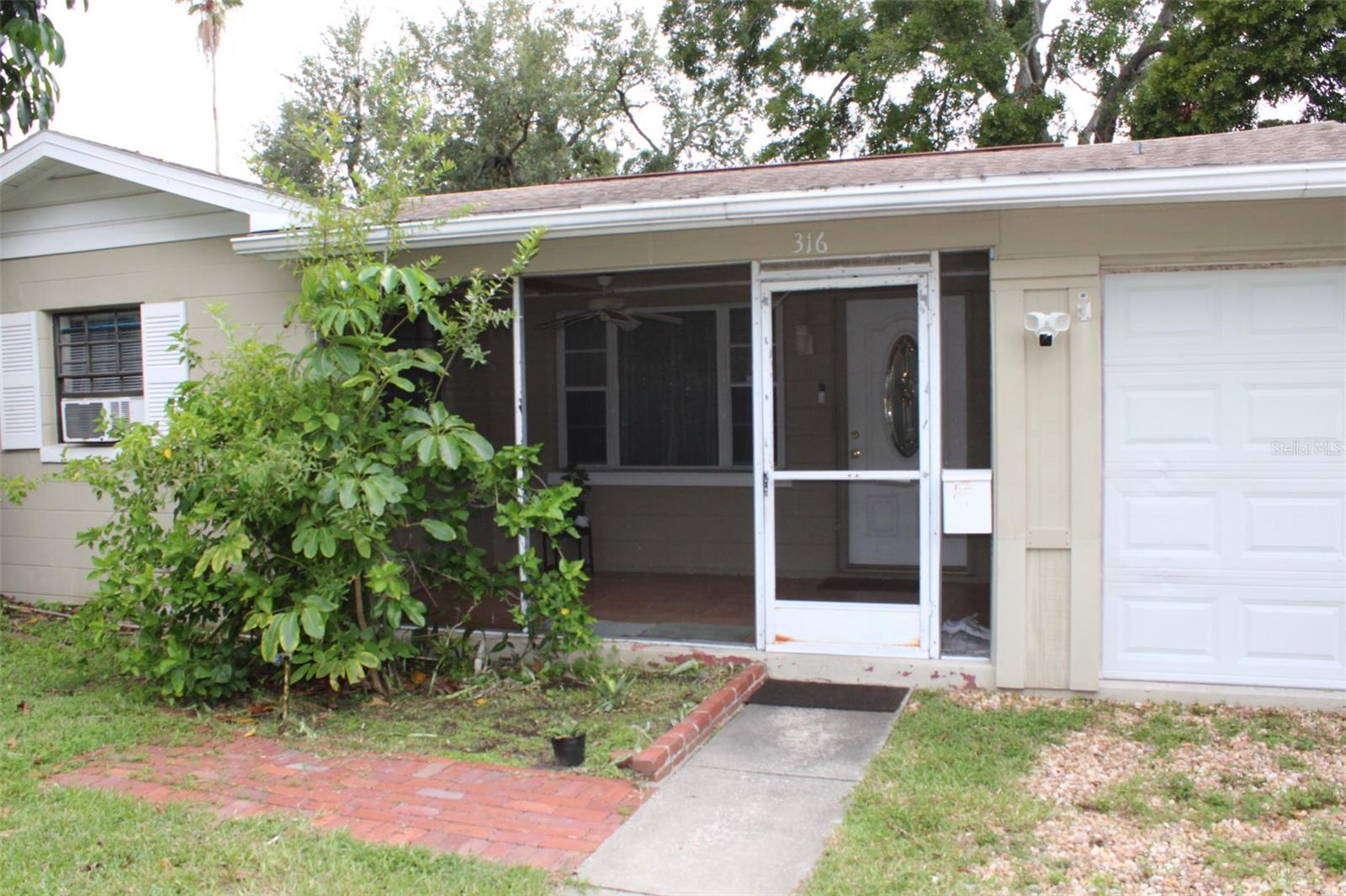 Single Family Residence at 316 COMO ST, TAMPA, photo 4 of 15