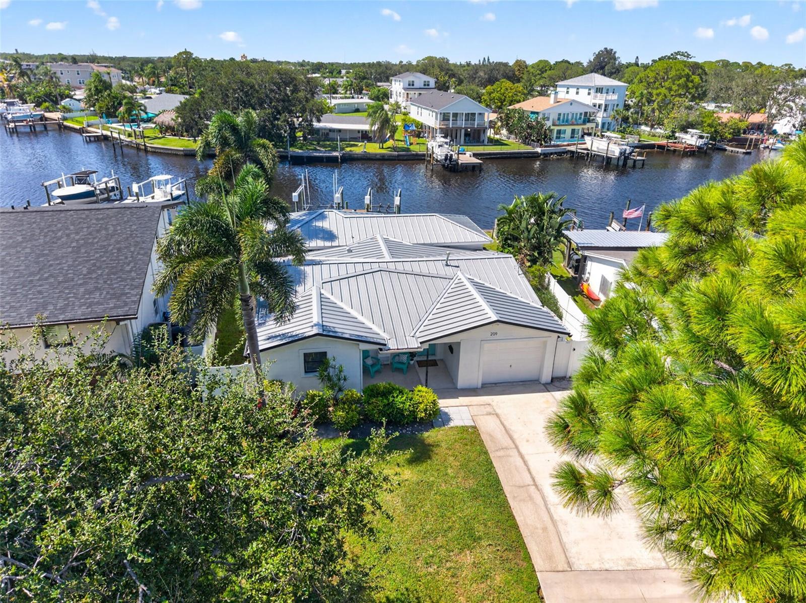 209 TALLAHASSEE DR NE