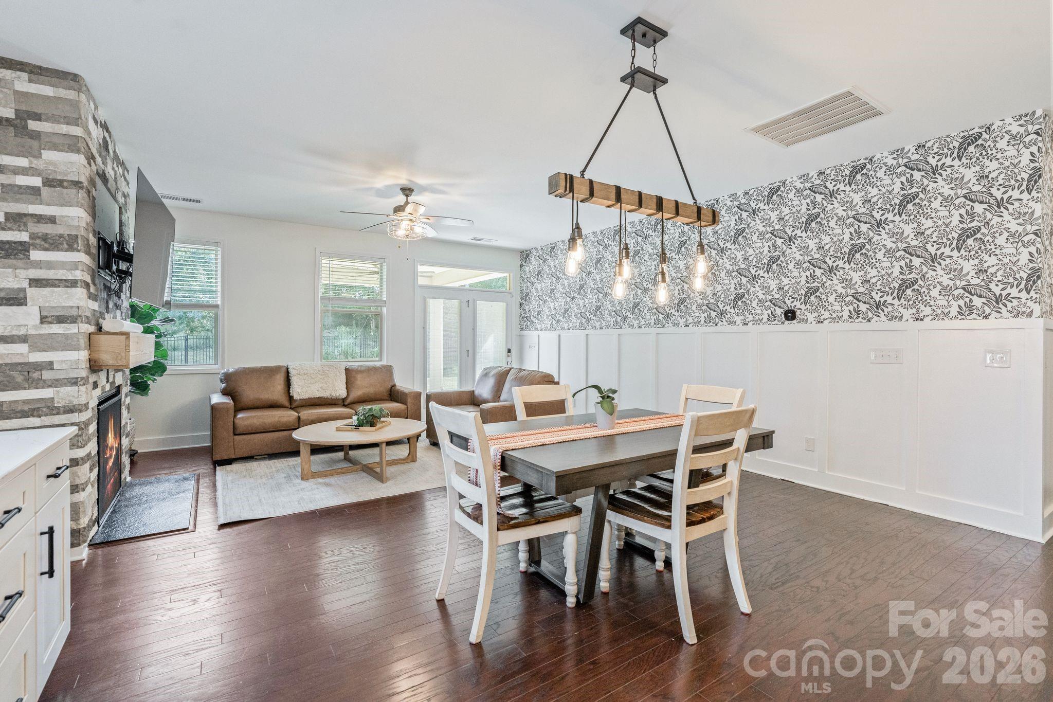 Single Family Residence at 12804 Heath Grove Drive, Huntersville, photo 14 of 41