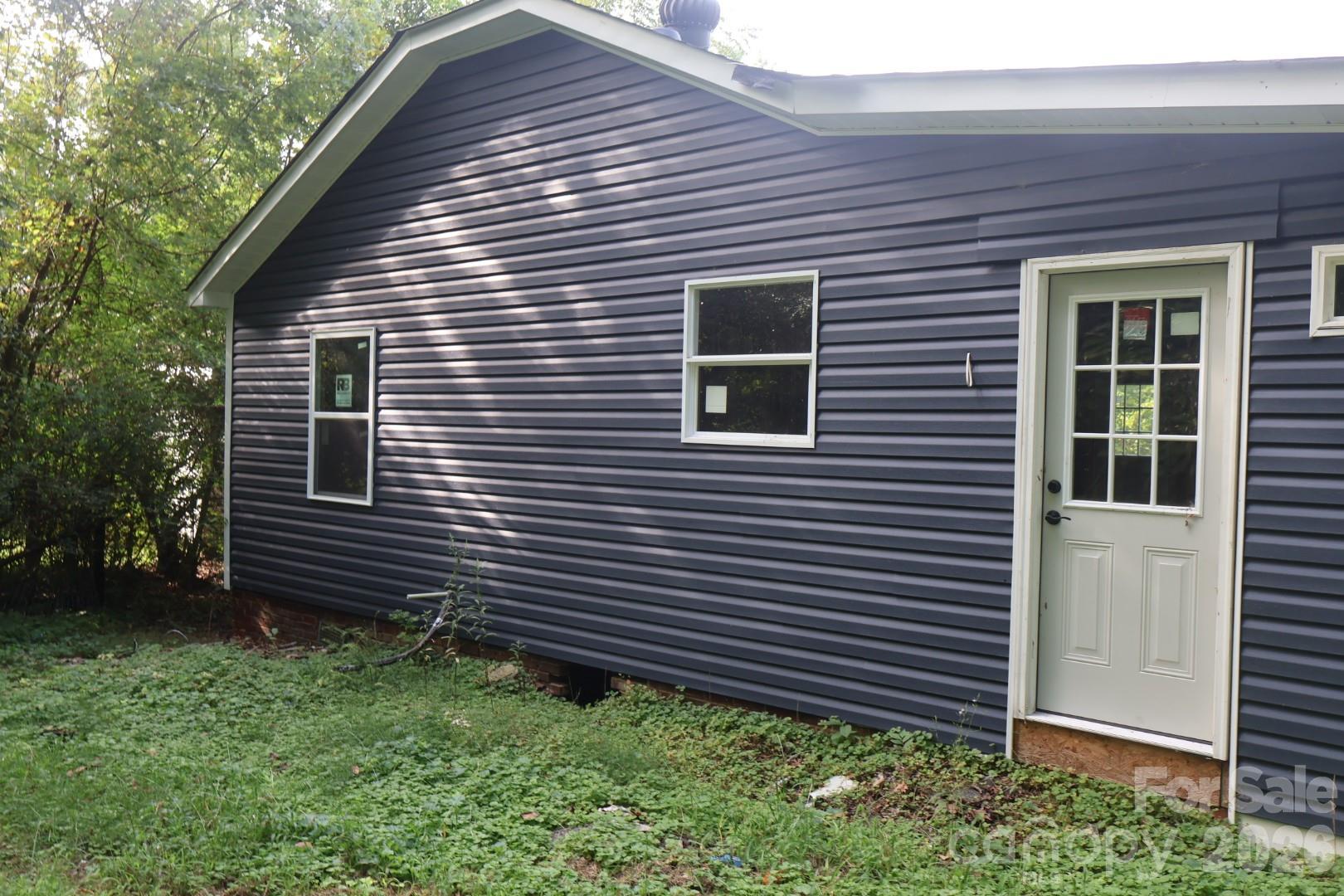 Single Family Residence at 817 Skyland Street, Kannapolis, photo 2 of 14