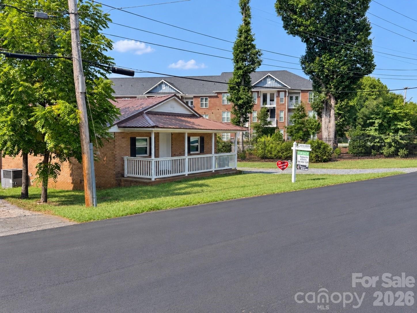 Single Family Residence at 1231 Bradford Heights Road, Gastonia, photo 4 of 33