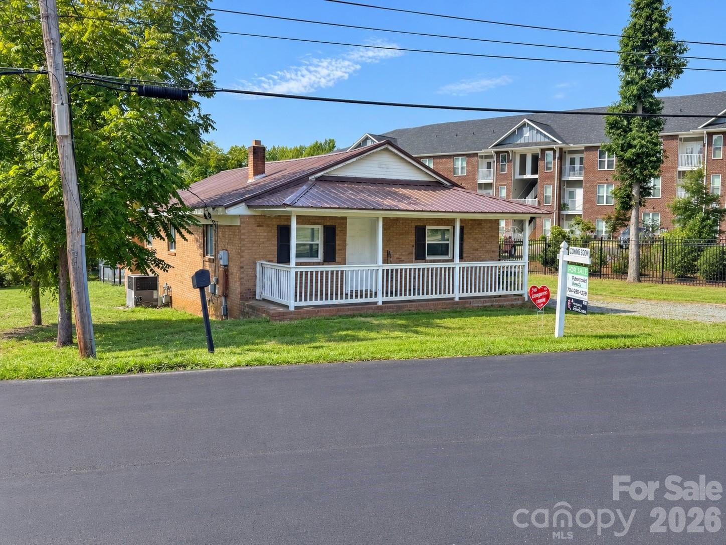 Single Family Residence at 1231 Bradford Heights Road, Gastonia, photo 3 of 33