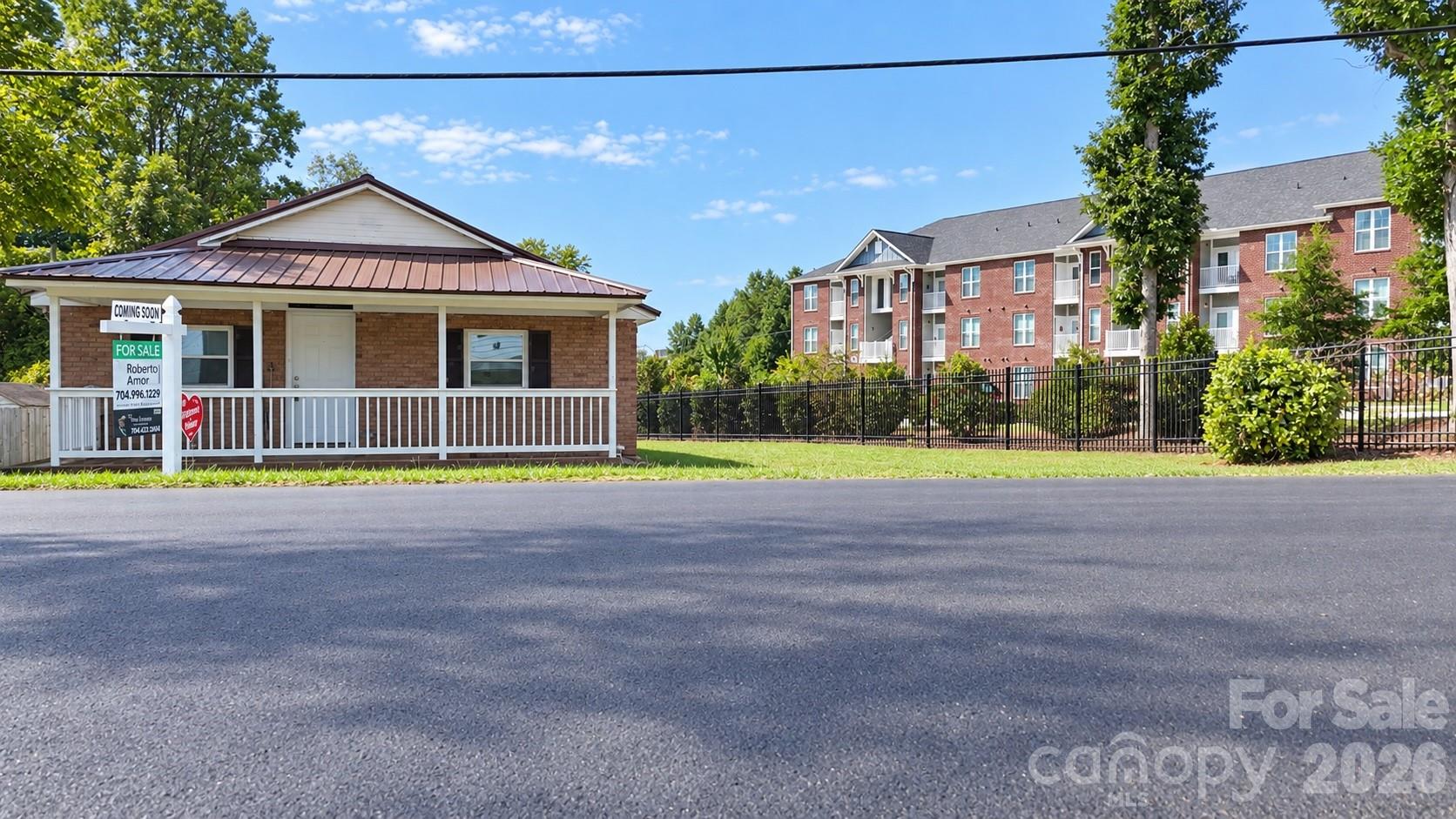 Single Family Residence at 1231 Bradford Heights Road, Gastonia, photo 5 of 33