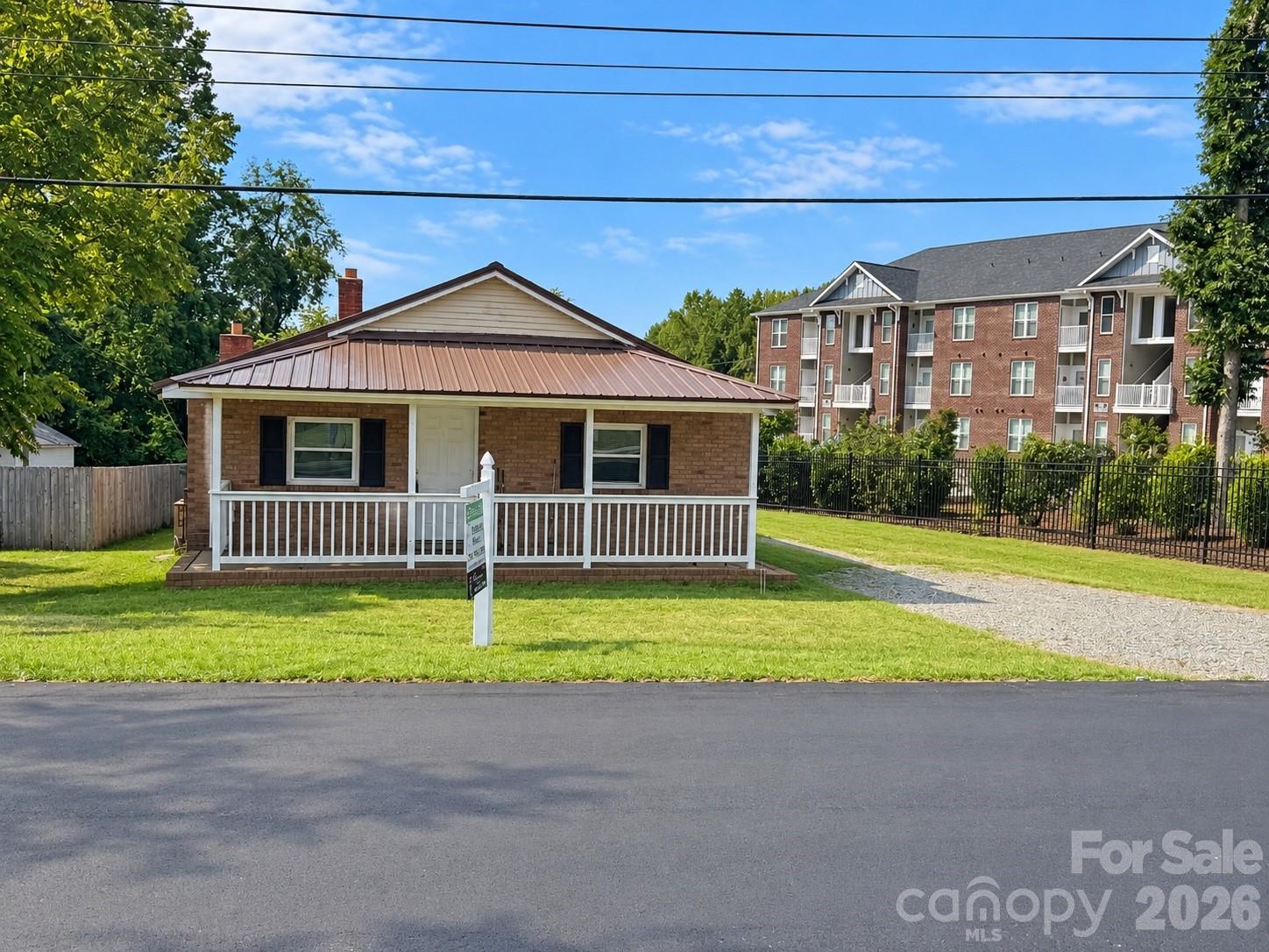 Single Family Residence at 1231 Bradford Heights Road, Gastonia, photo 2 of 33