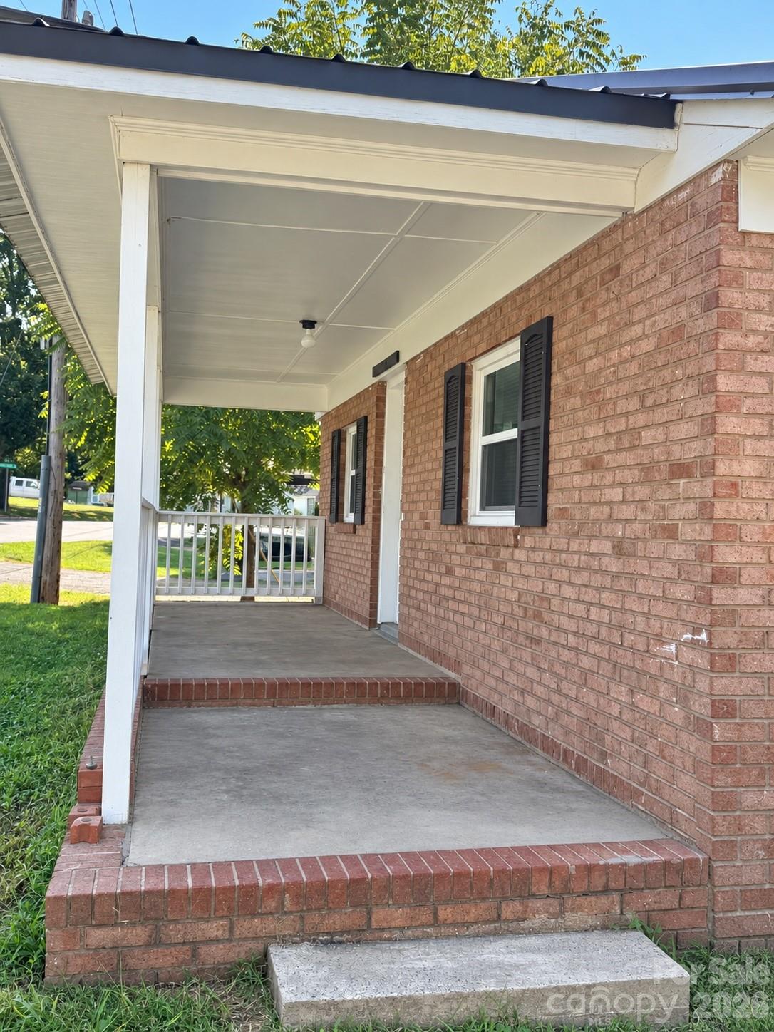 Single Family Residence at 1231 Bradford Heights Road, Gastonia, photo 6 of 33