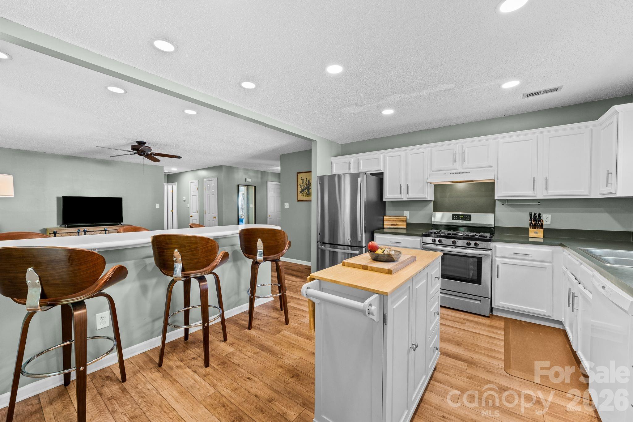 Single Family Residence at 5204 Ashie Avenue, Matthews, photo 11 of 19