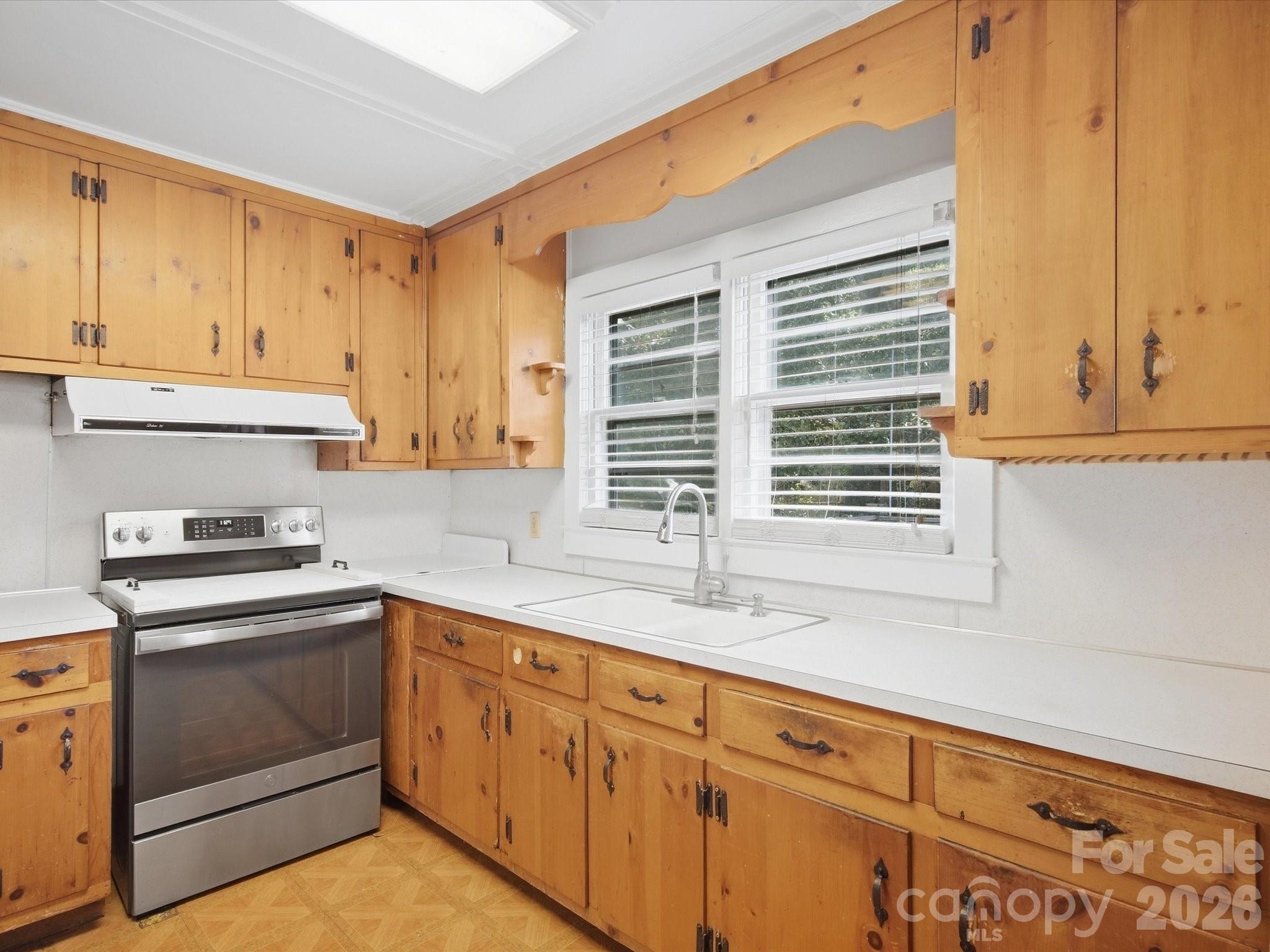Single Family Residence at 107 Berkley Street, Clover, photo 14 of 48
