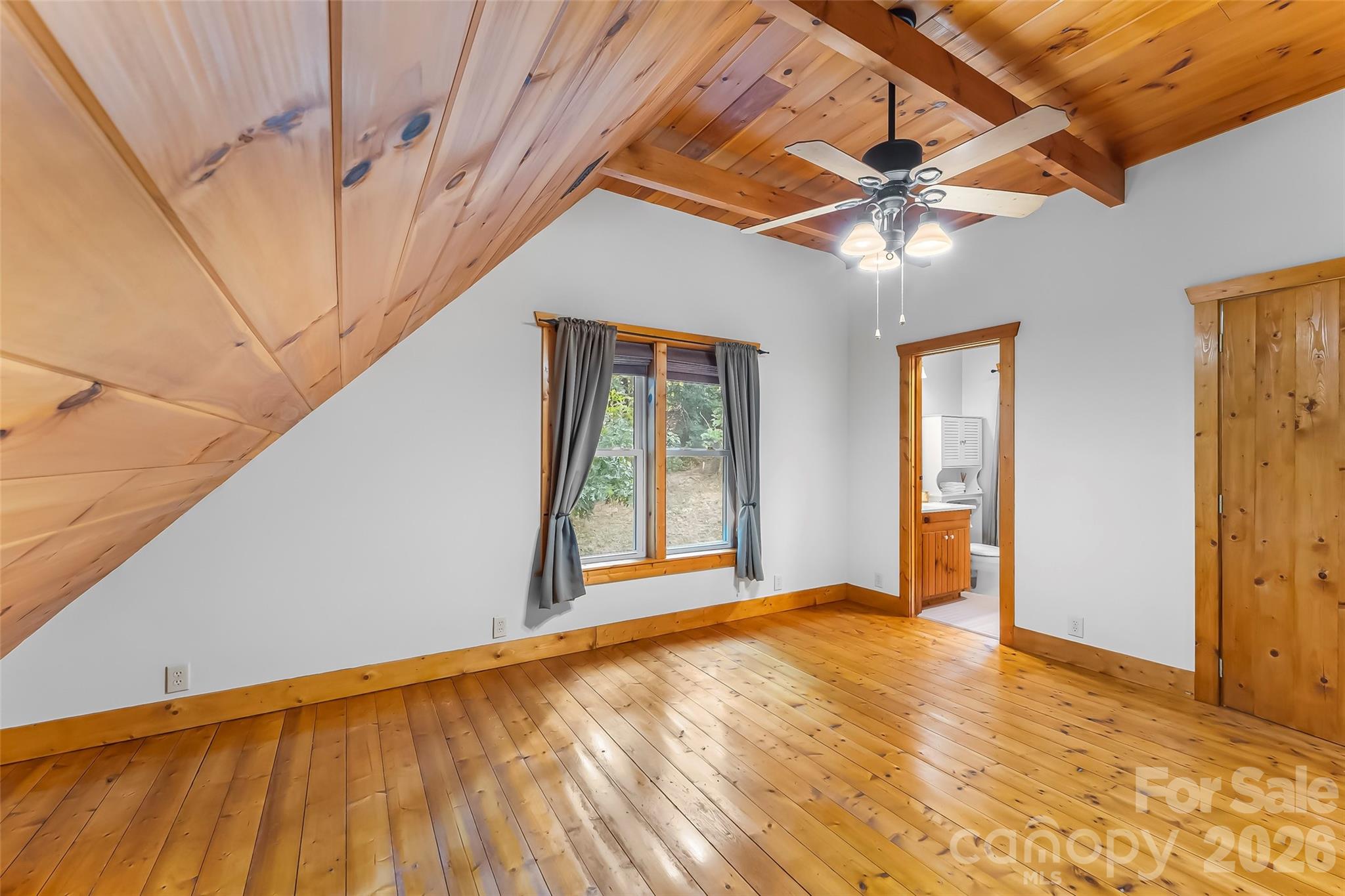 Primary Bedroom with en-suite bathroom - 314 Old Mill Road, Nebo