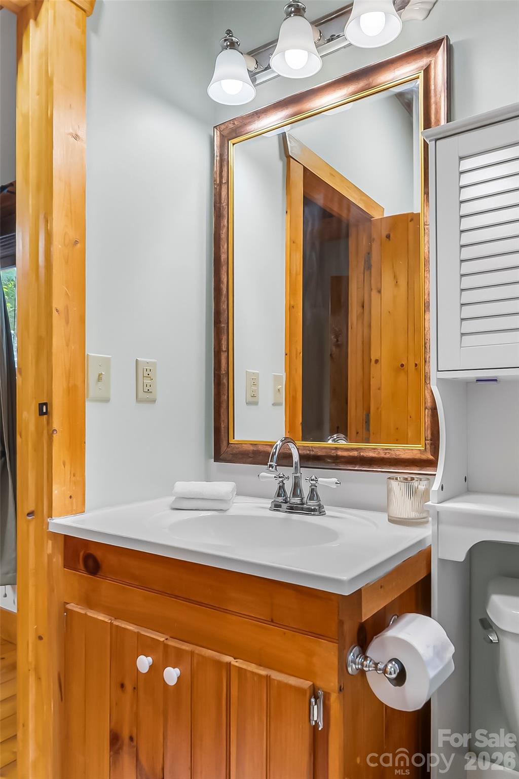En-Suite Primary Full Bathroom - 314 Old Mill Road, Nebo