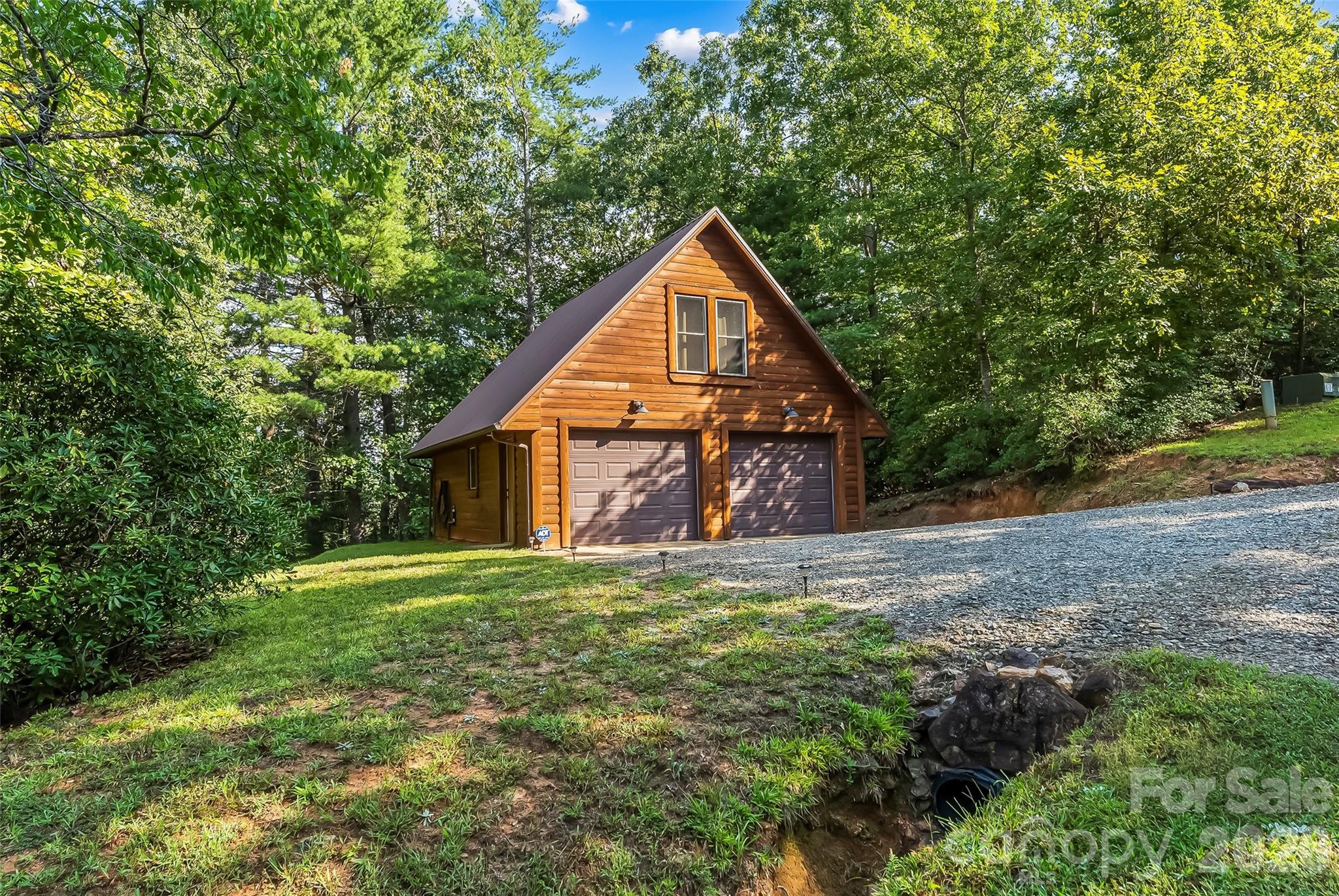 Detached Garage with water and electricity - 314 Old Mill Road, Nebo
