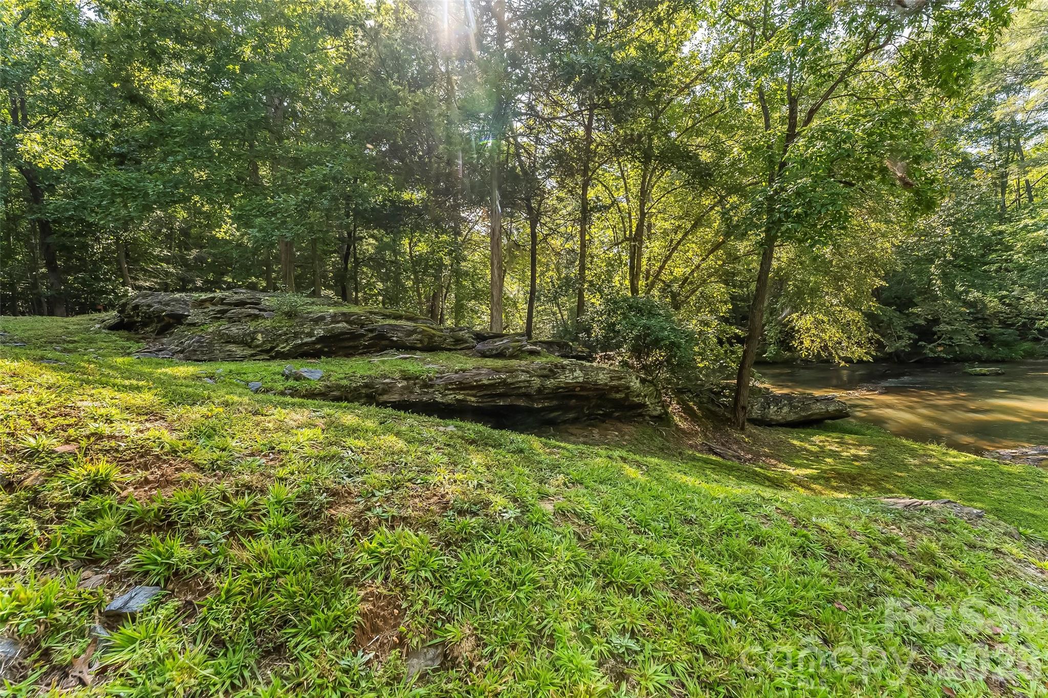Boulders at the River Access - 314 Old Mill Road, Nebo