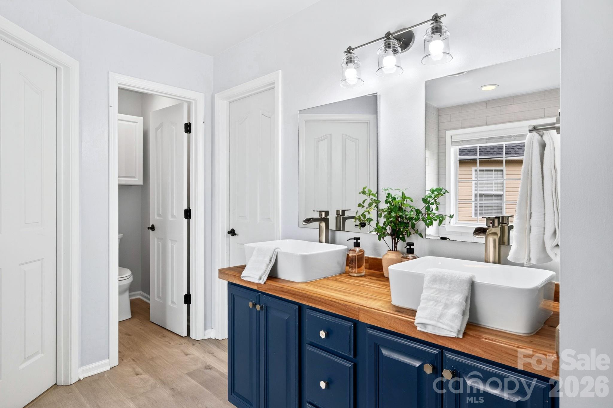 2021 Remodeled Ensuite Bath - 9 Carraway Court, Asheville