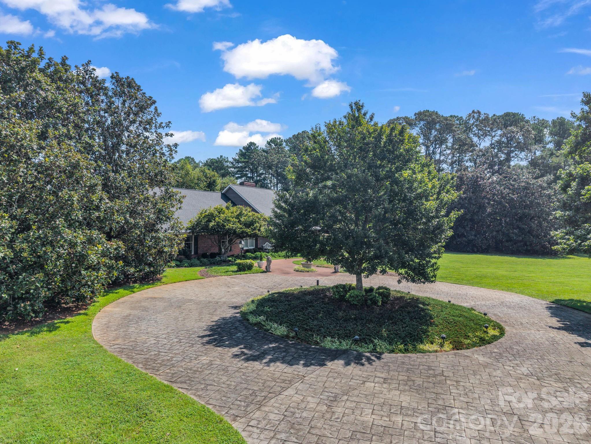 Circular driveway in front - 164 Brookfield Drive, Forest City