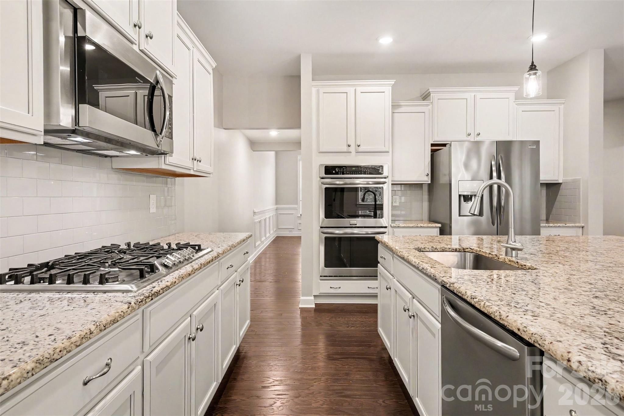 The gourmet Kitchen - 2521 Surveyor General Drive, Waxhaw
