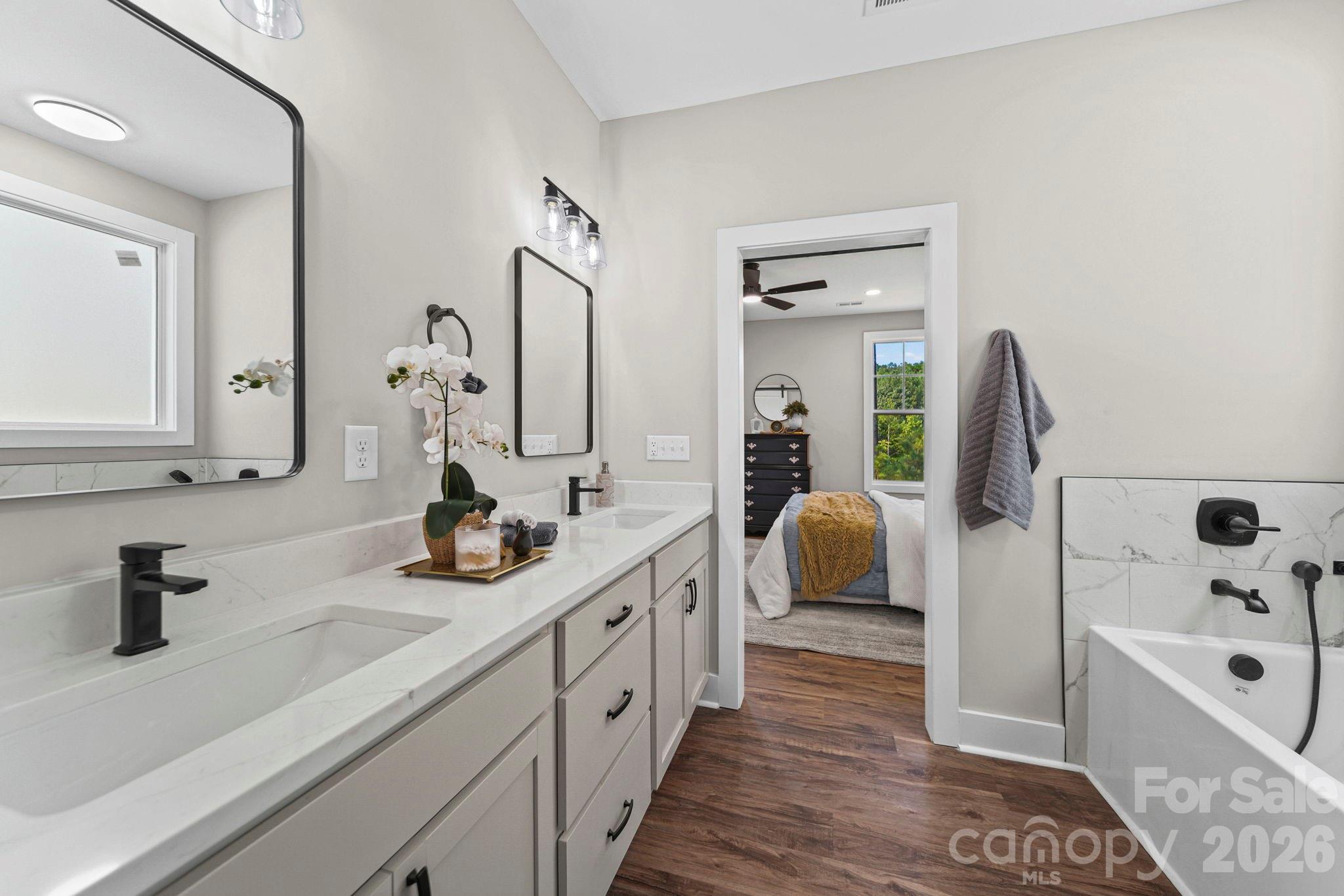 Primary bedroom en-suite bath - 224 Plantation Way, Mount Gilead