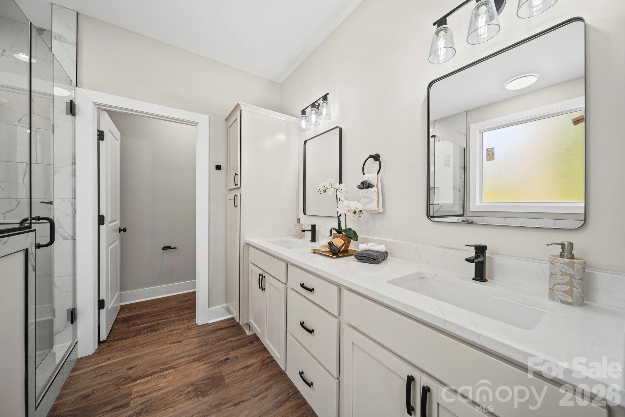 Primary bedroom en-suite bath - 224 Plantation Way, Mount Gilead