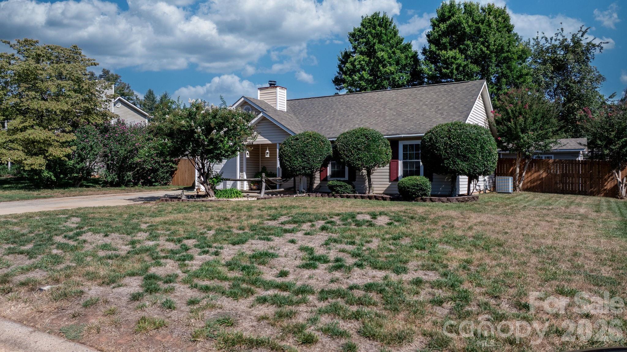 Single Family Residence at 16522 Glenfurness Drive, Huntersville, photo 2 of 42