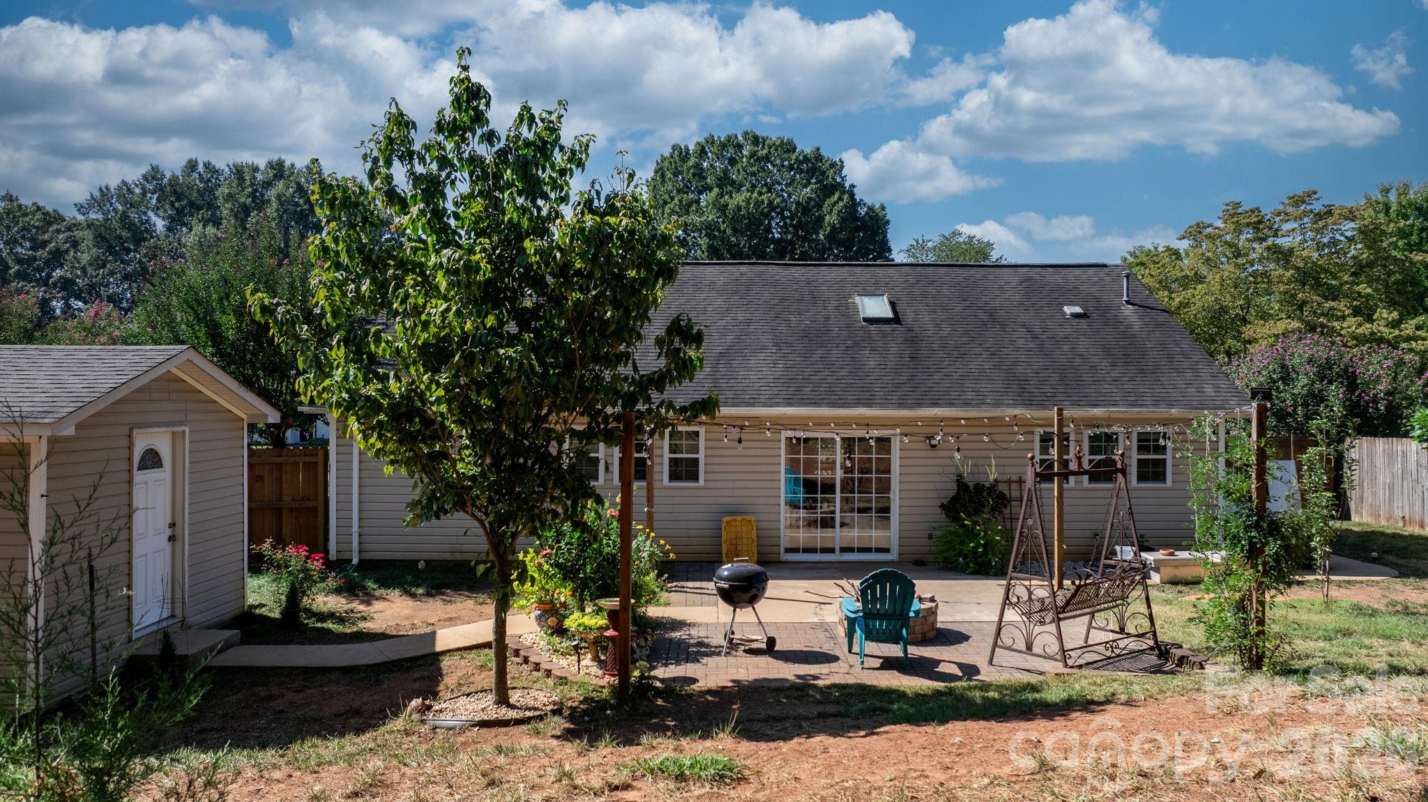Single Family Residence at 16522 Glenfurness Drive, Huntersville, photo 21 of 42