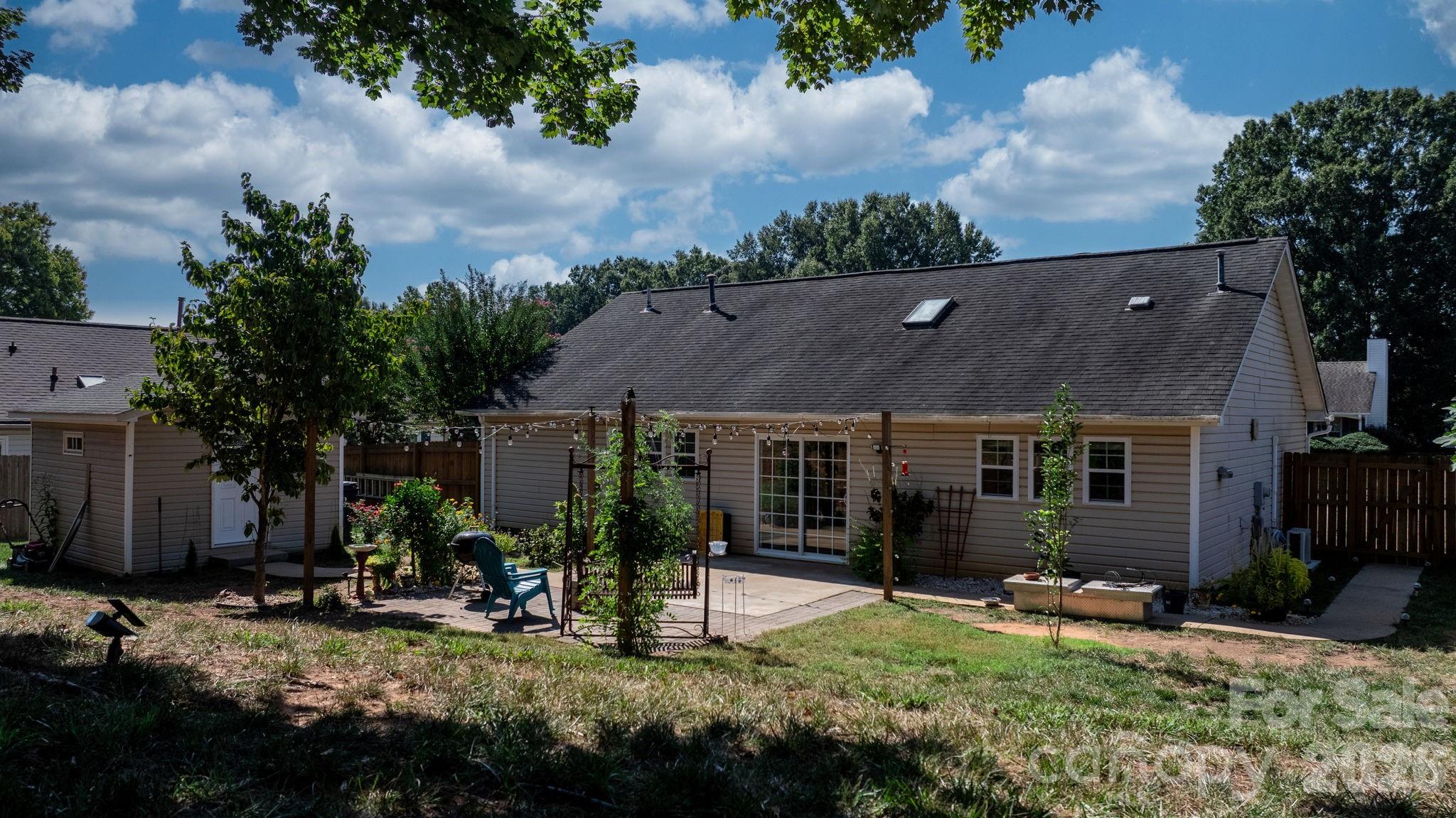 Single Family Residence at 16522 Glenfurness Drive, Huntersville, photo 26 of 42