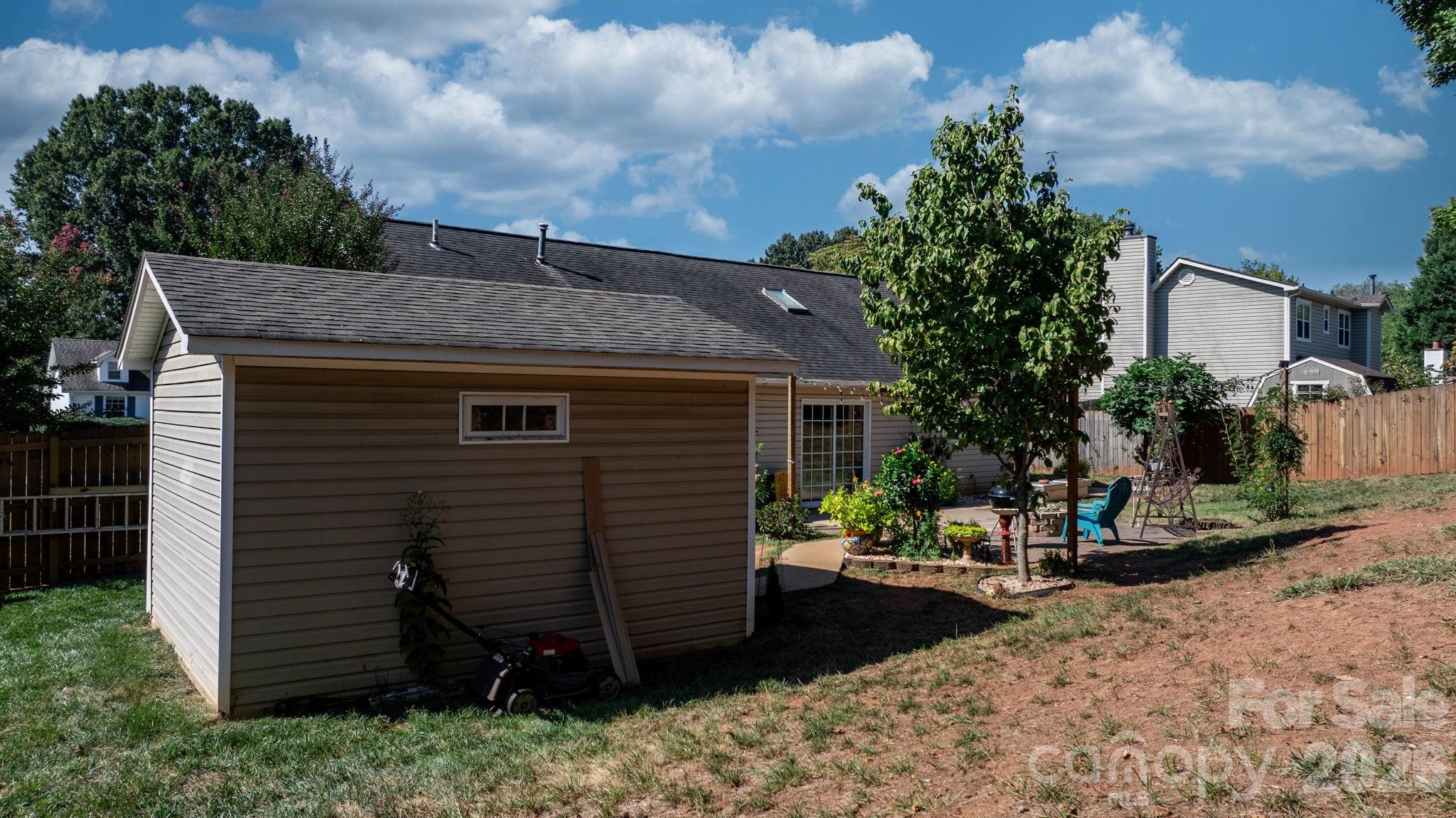 Single Family Residence at 16522 Glenfurness Drive, Huntersville, photo 27 of 42