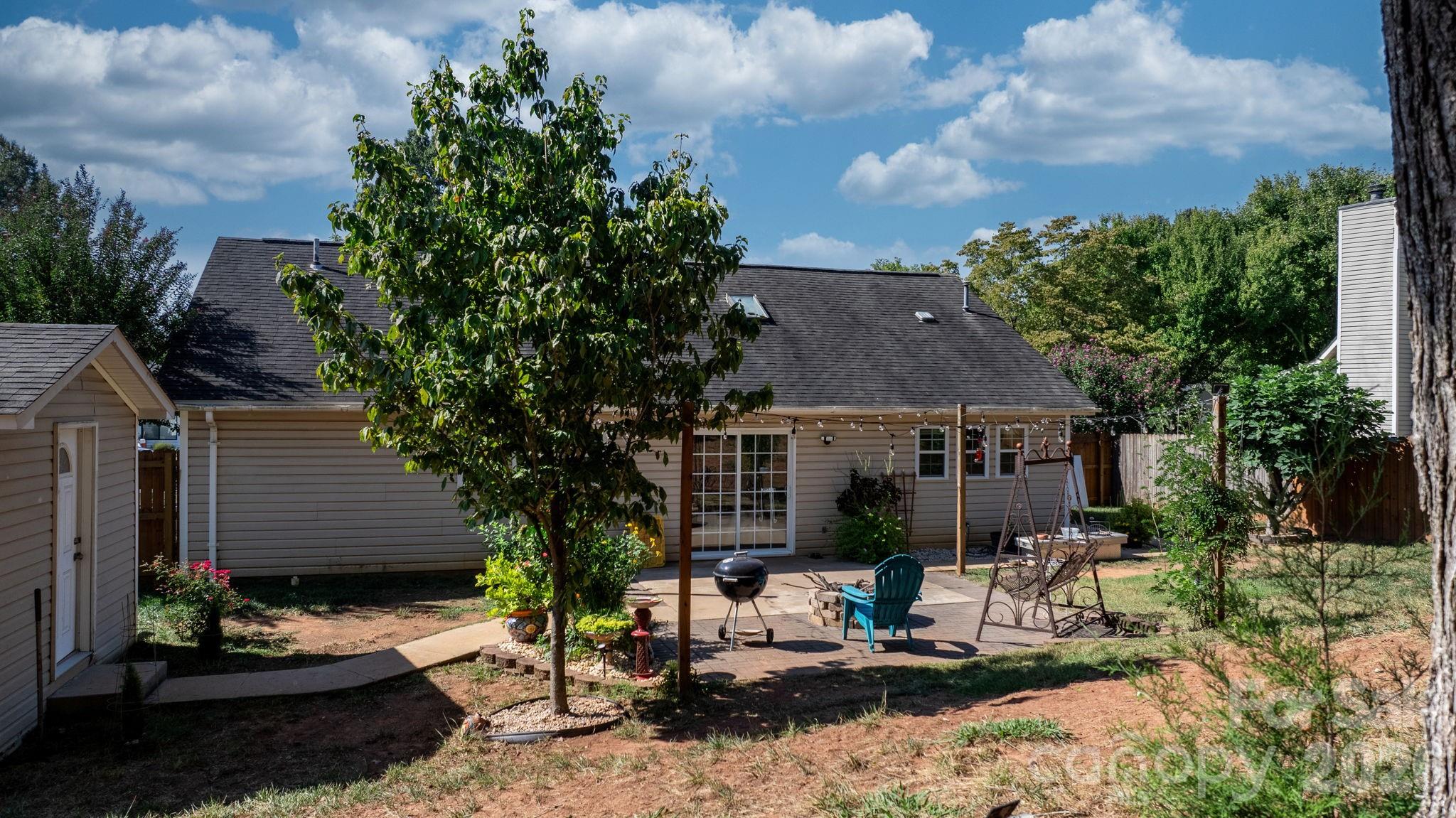 Single Family Residence at 16522 Glenfurness Drive, Huntersville, photo 33 of 42