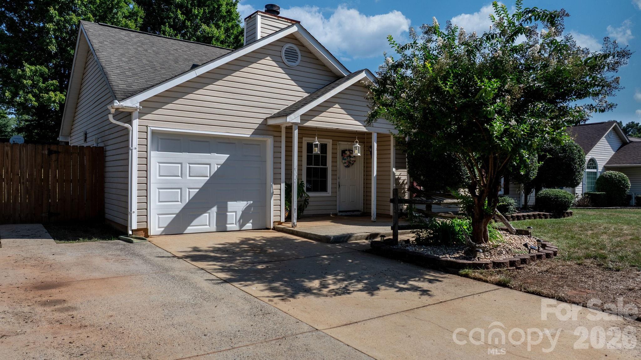 Single Family Residence at 16522 Glenfurness Drive, Huntersville, photo 40 of 42
