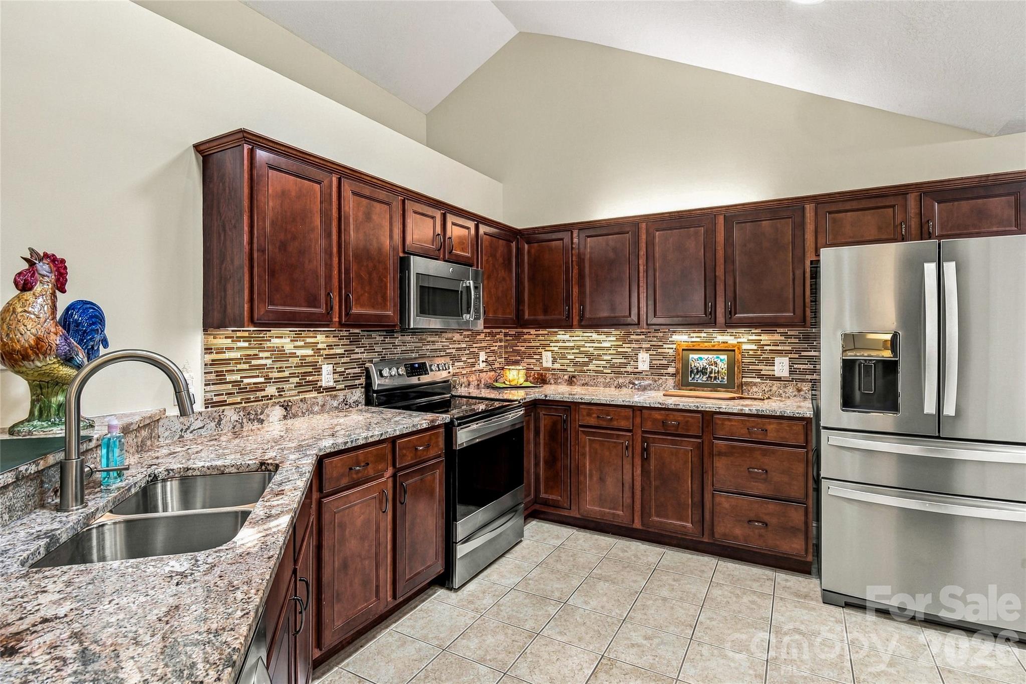 Townhouse at 31 Braeburn Way, Flat Rock, photo 3 of 31