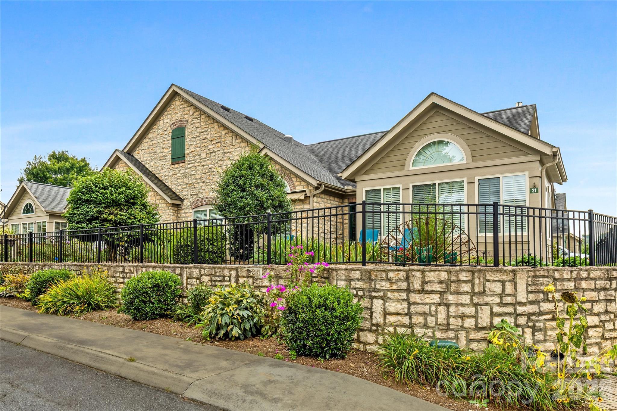 Townhouse at 31 Braeburn Way, Flat Rock, photo 4 of 31
