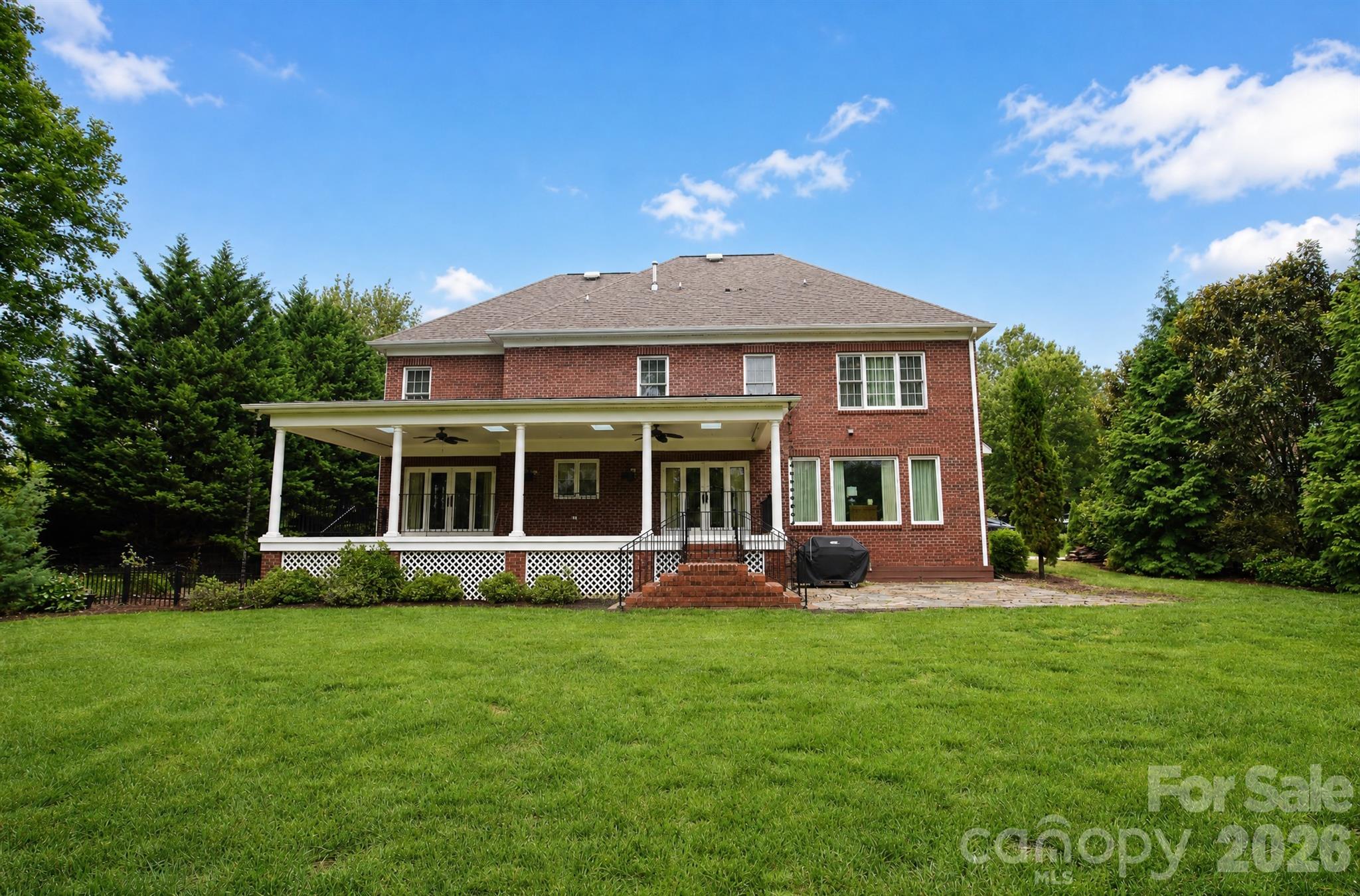 Single Family Residence at 880 Hickory Stick Drive, Fort Mill, photo 3 of 29