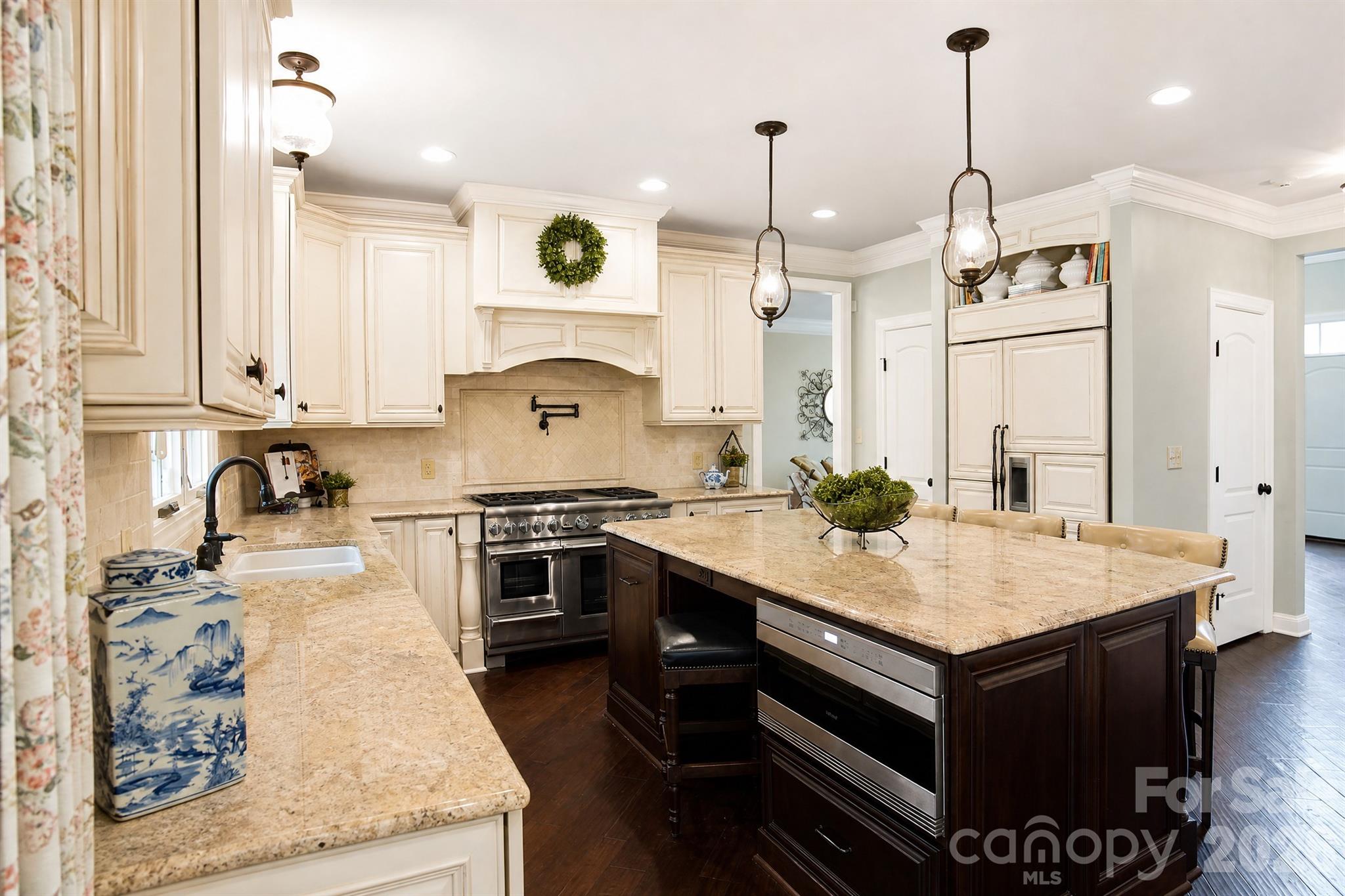 Single Family Residence at 880 Hickory Stick Drive, Fort Mill, photo 7 of 29