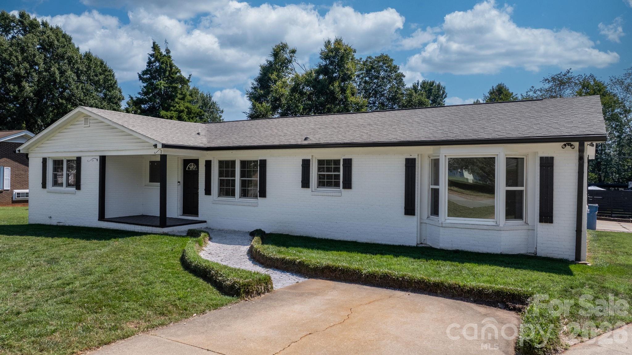 Single Family Residence at 5795 Valley Field Road, Hickory, photo 2 of 48