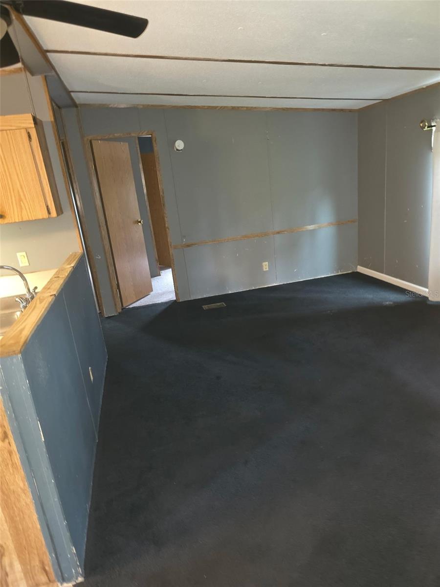 Manufactured Home at 45627 PENNSYLVANIA ST, PAISLEY, photo 2 of 17