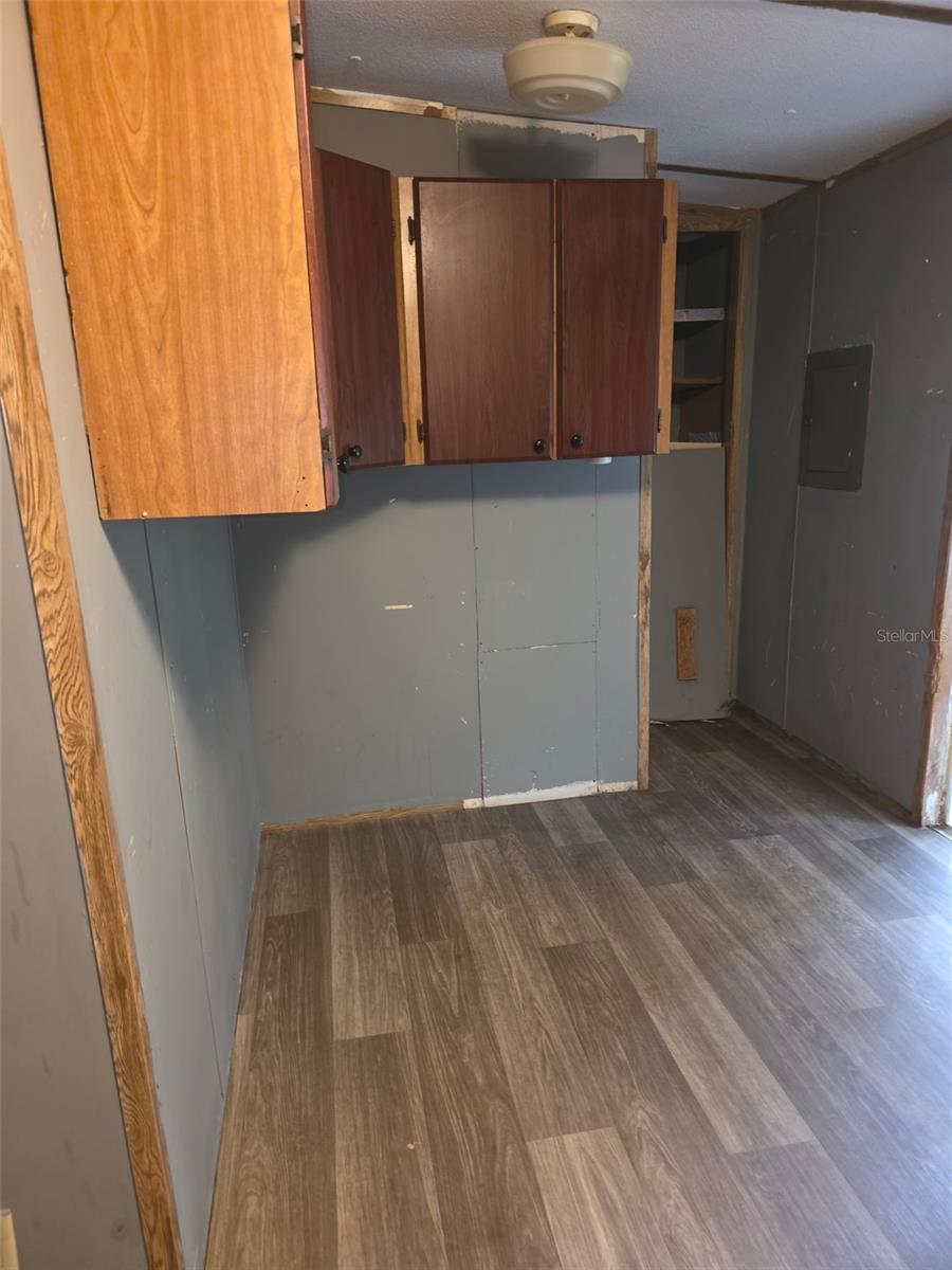 Manufactured Home at 45627 PENNSYLVANIA ST, PAISLEY, photo 3 of 17