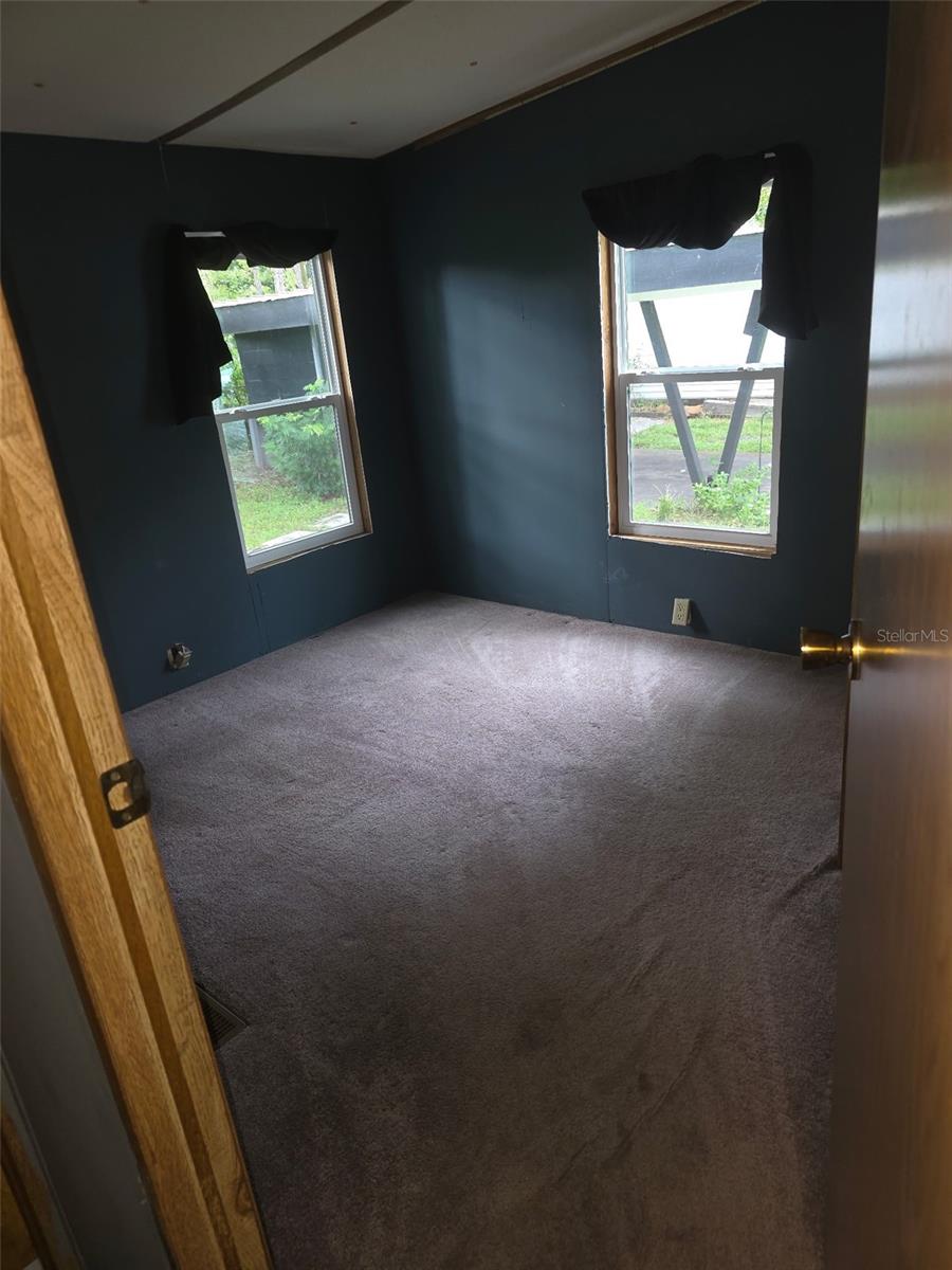 Manufactured Home at 45627 PENNSYLVANIA ST, PAISLEY, photo 5 of 17