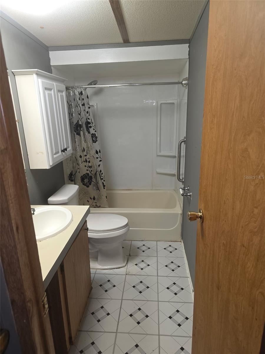 Manufactured Home at 45627 PENNSYLVANIA ST, PAISLEY, photo 6 of 17