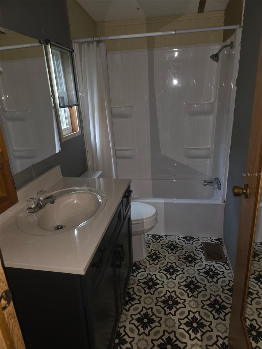 Manufactured Home at 45627 PENNSYLVANIA ST, PAISLEY, photo 8 of 17