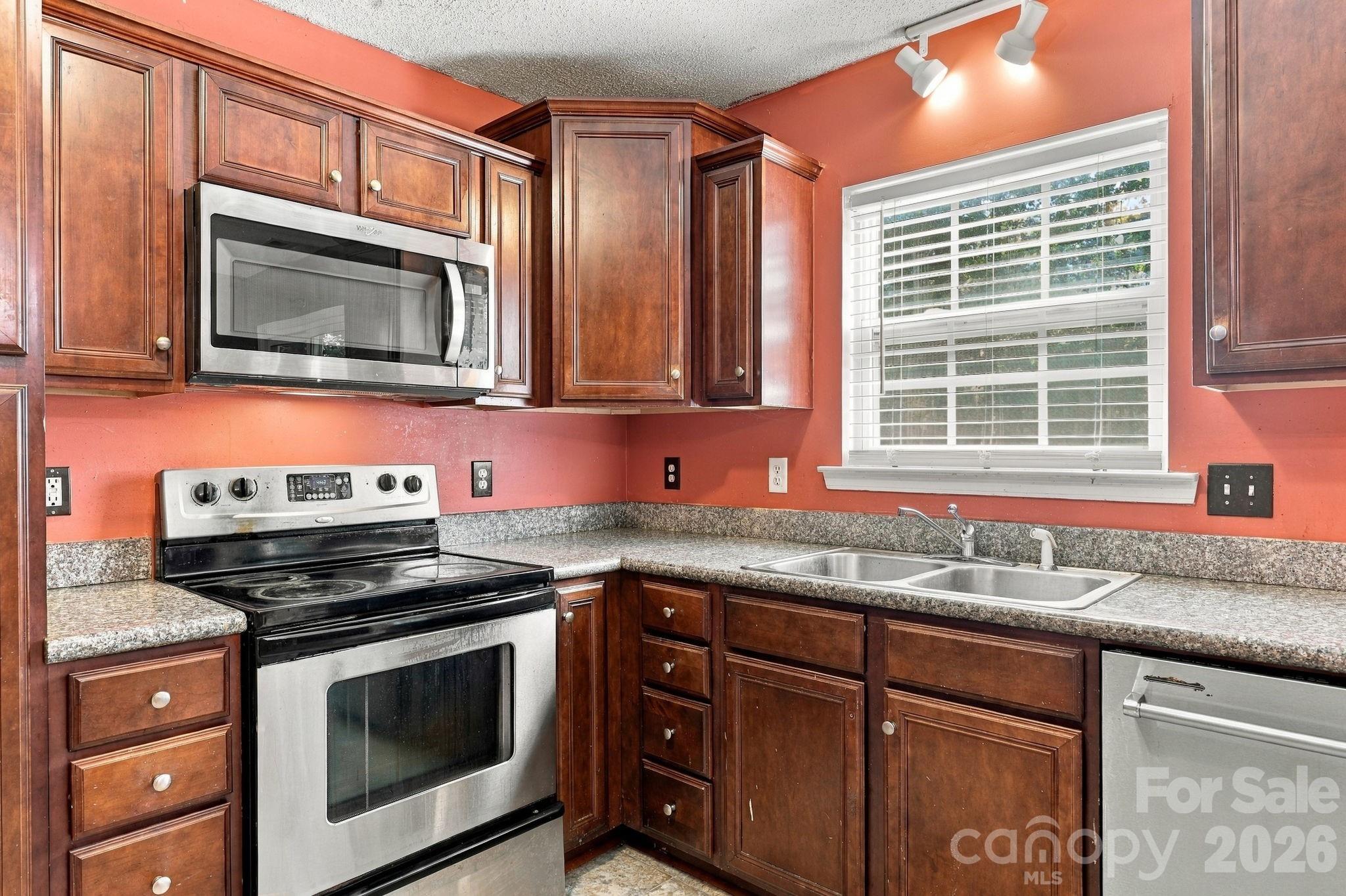 Single Family Residence at 207 Aceland Circle, Salisbury, photo 10 of 54