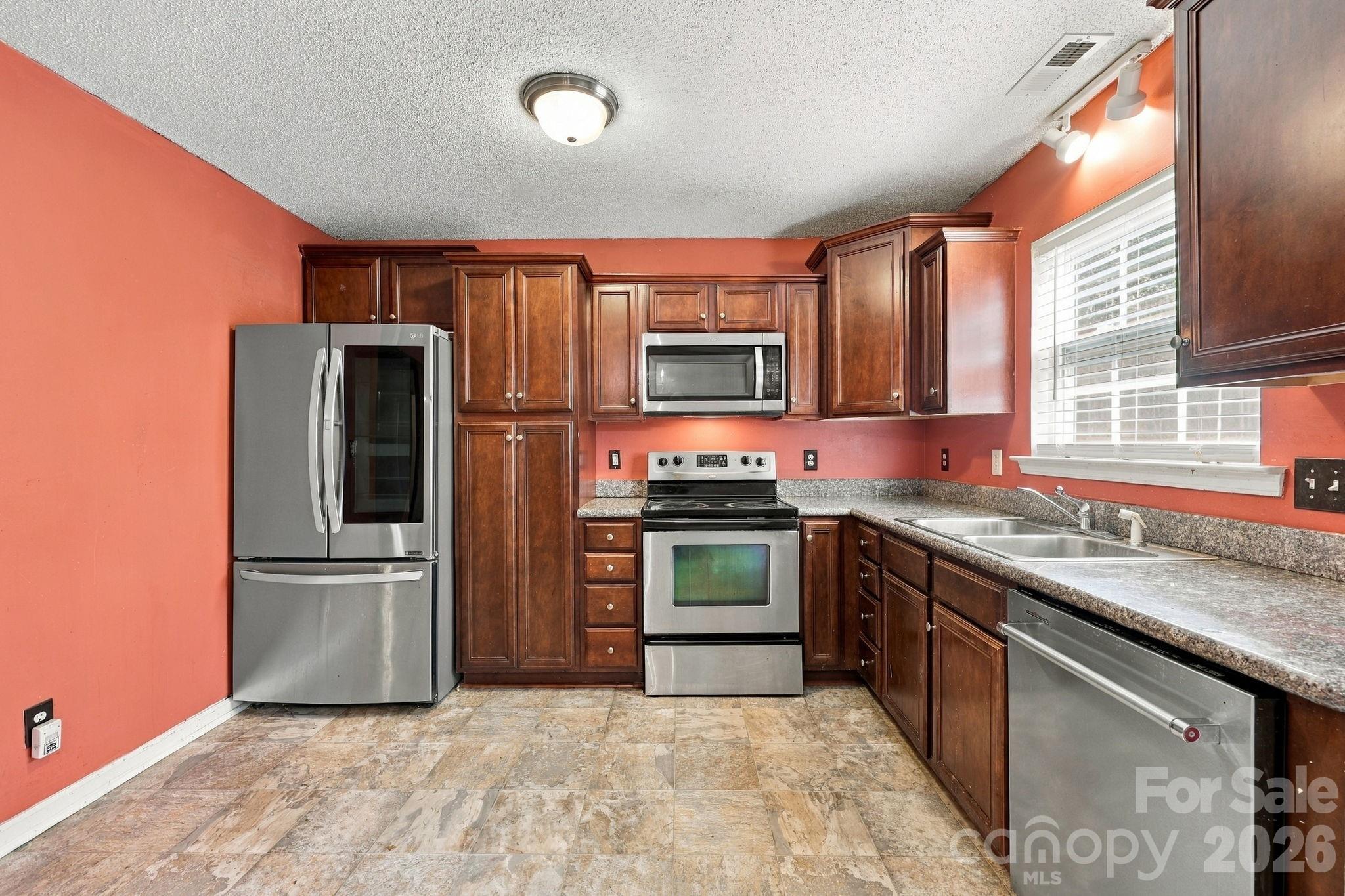 Single Family Residence at 207 Aceland Circle, Salisbury, photo 8 of 54