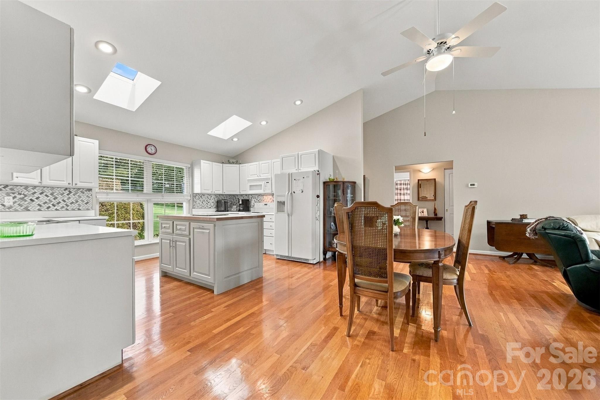 Single Family Residence at 81 Emerald Point Drive, Taylorsville, photo 9 of 40