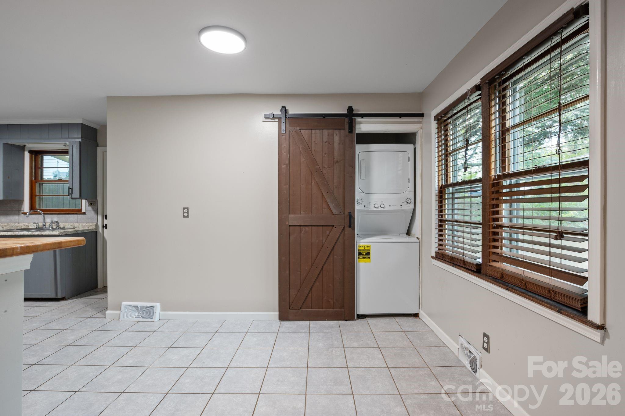 Single Family Residence at 212 Pennsylvania Avenue, Asheville, photo 5 of 37
